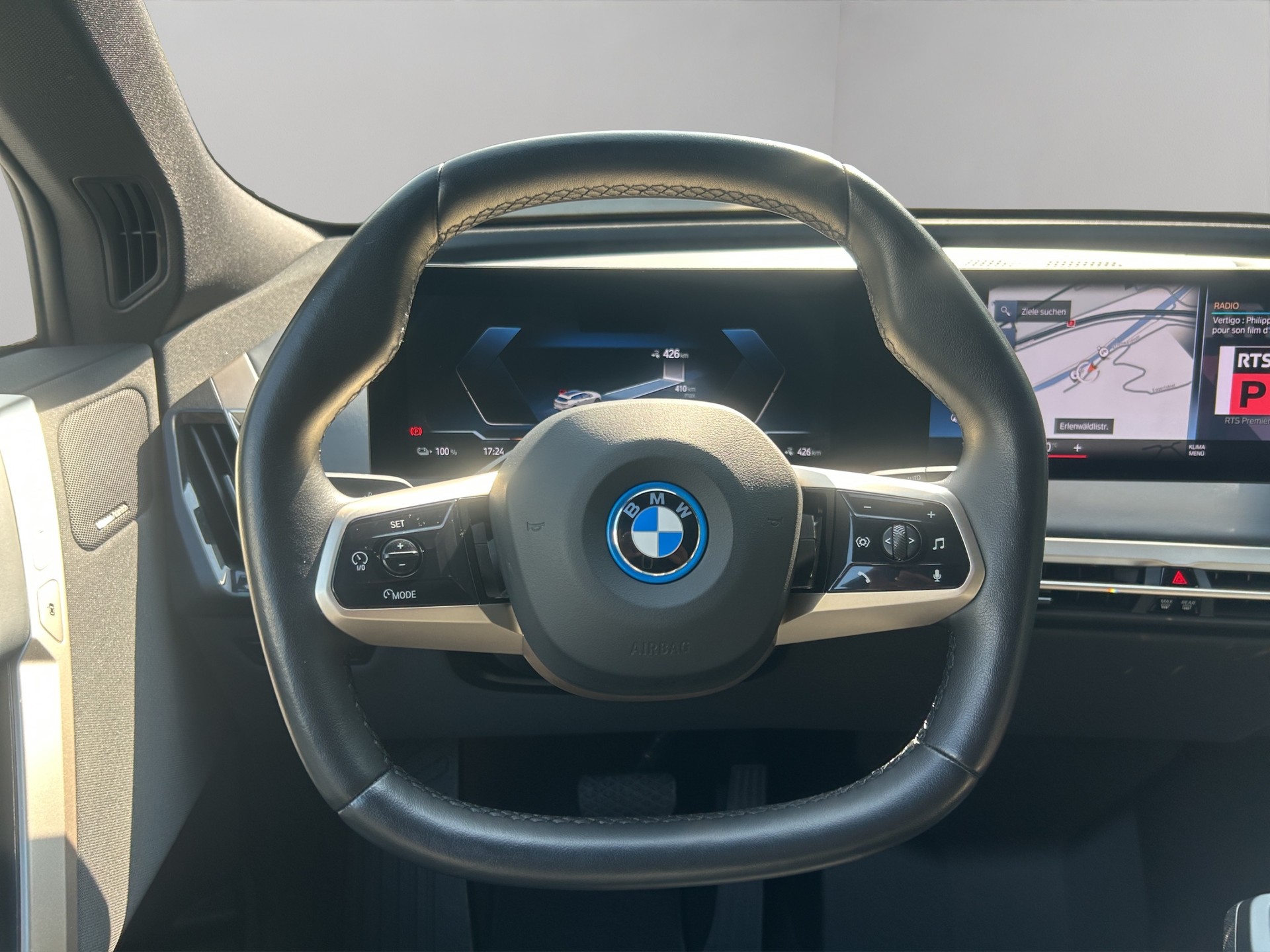 BMW iX xDrive40-image-13