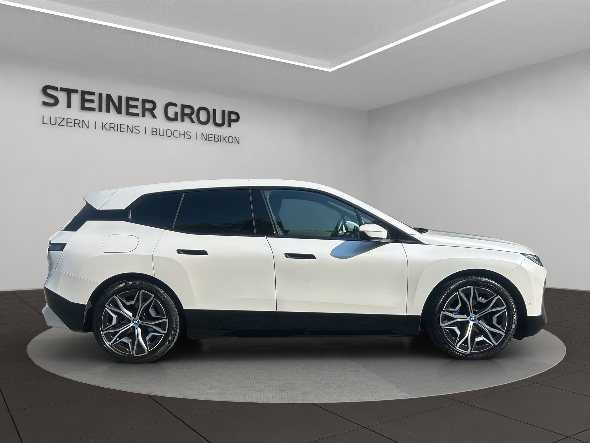 BMW iX xDrive40-showroom-element-3