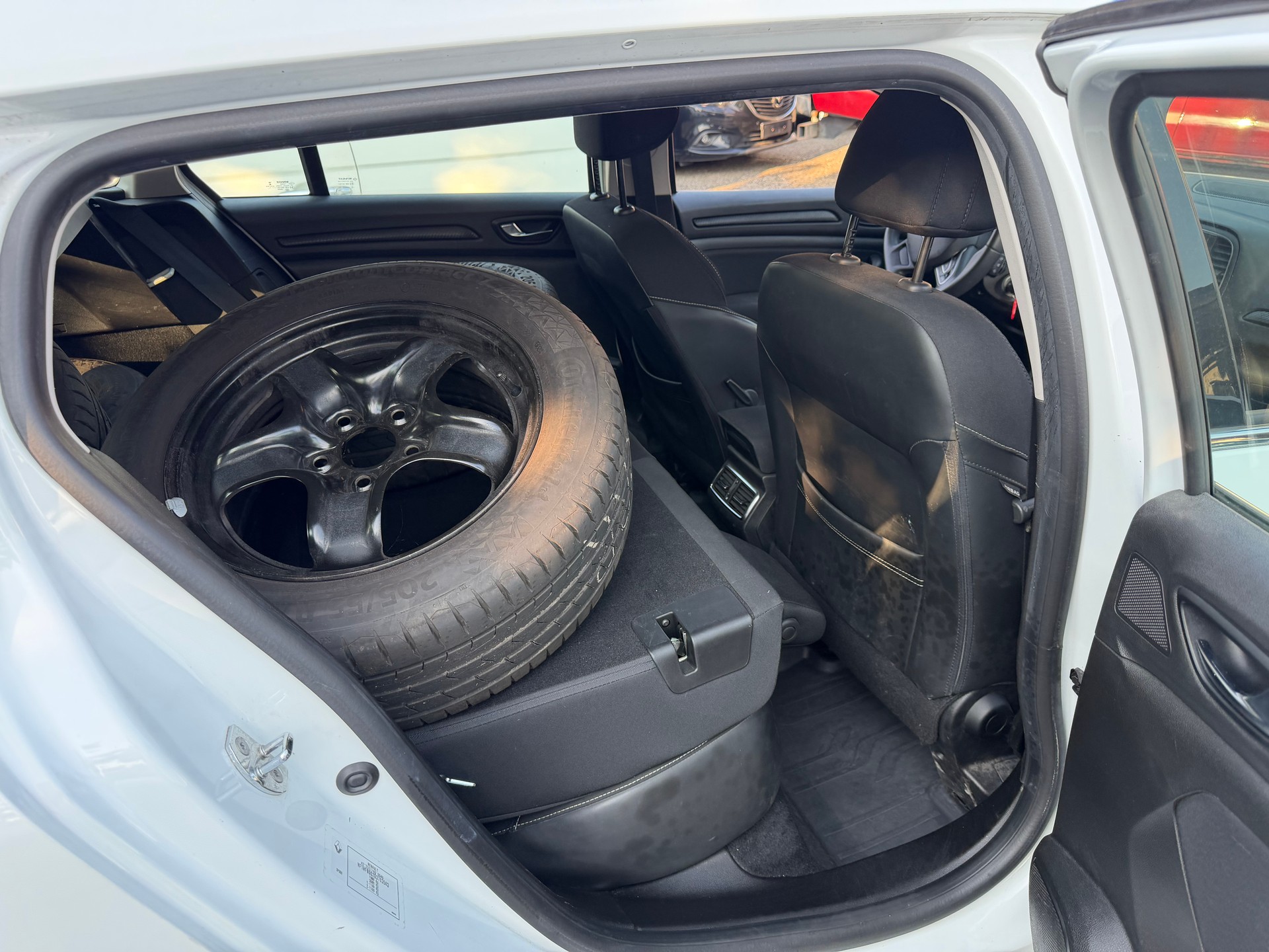 RENAULT Mégane Grandtour 1.5 dCi Business EDC-image-7