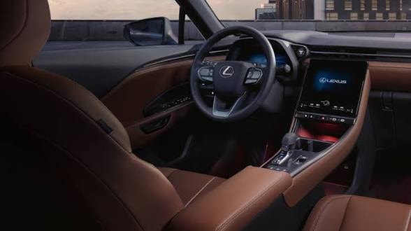 LEXUS LBX FWD Relax CVT-image-2