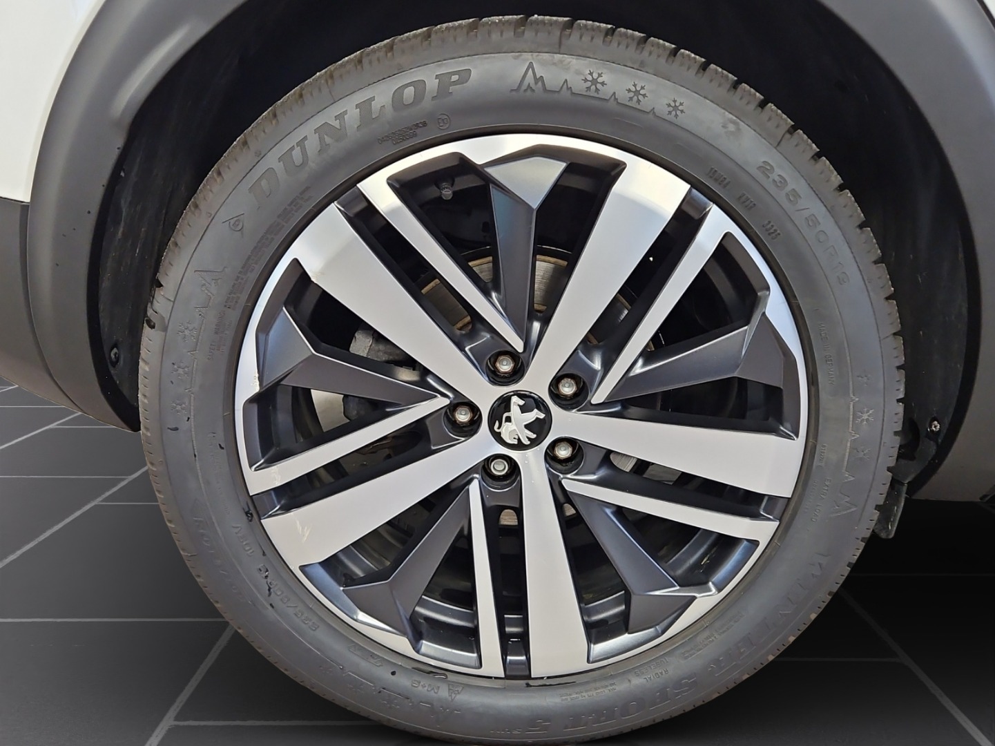 PEUGEOT 3008 2.0 BlueHDi 180 GT Line-image-9