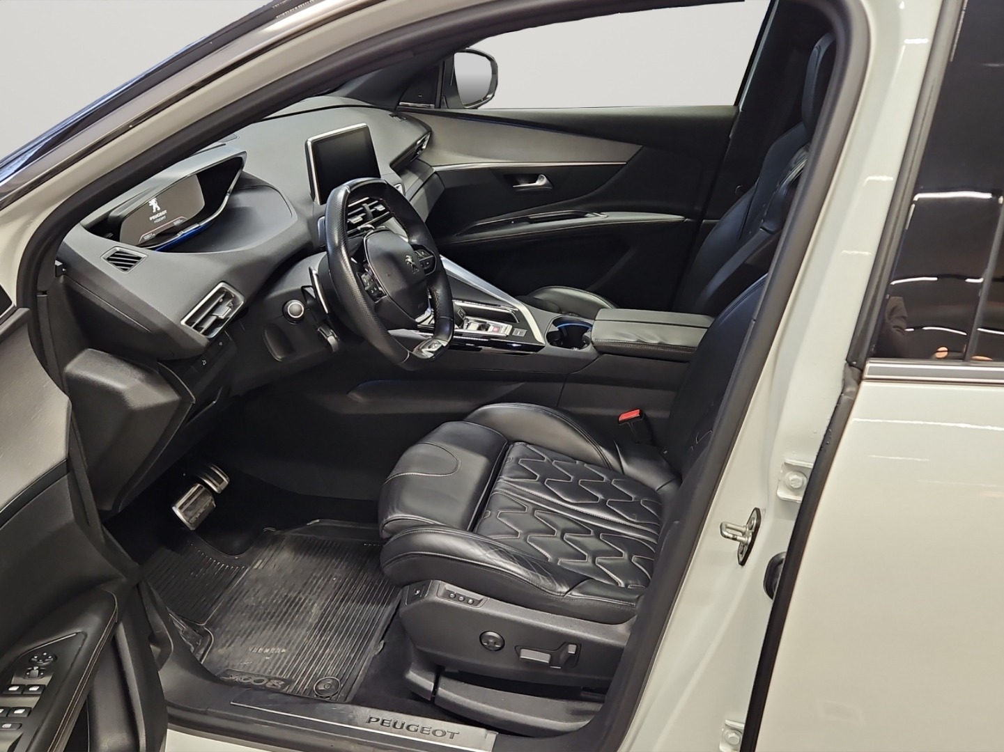 PEUGEOT 3008 2.0 BlueHDi 180 GT Line-image-4
