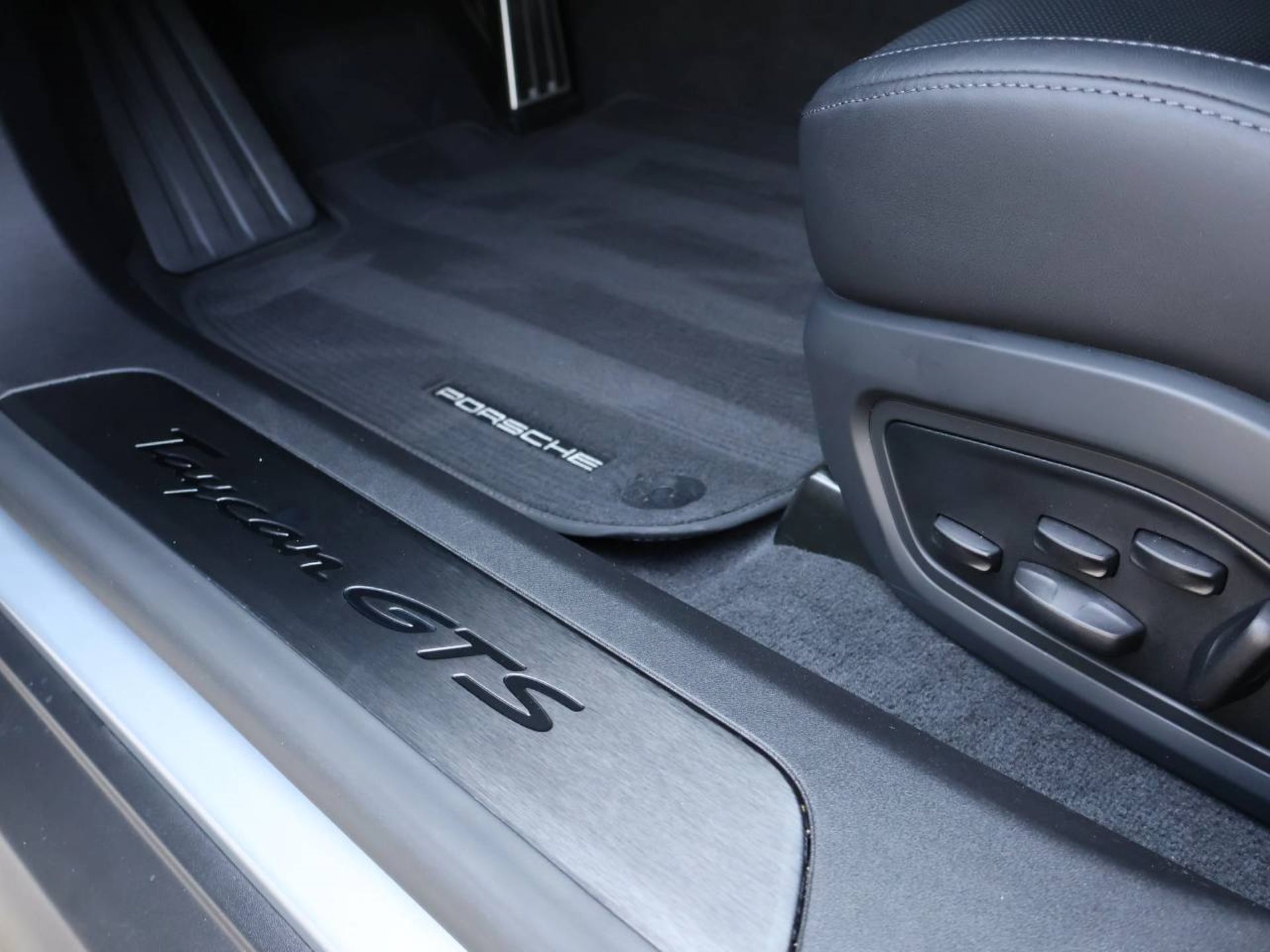 PORSCHE Taycan GTS Sport Turismo-image-32