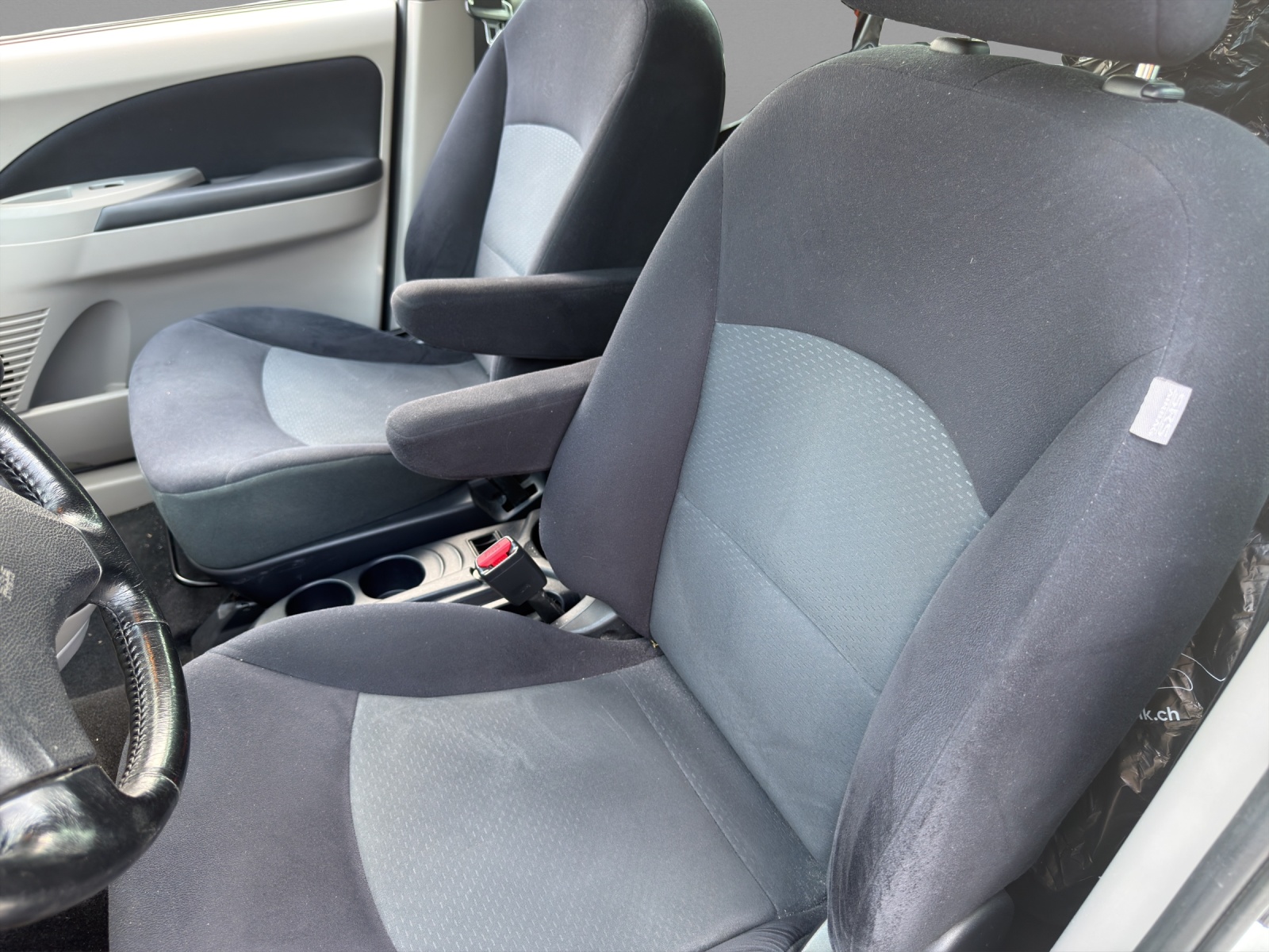 MITSUBISHI Grandis 2.0 16V DID Swiss Edition-image-6