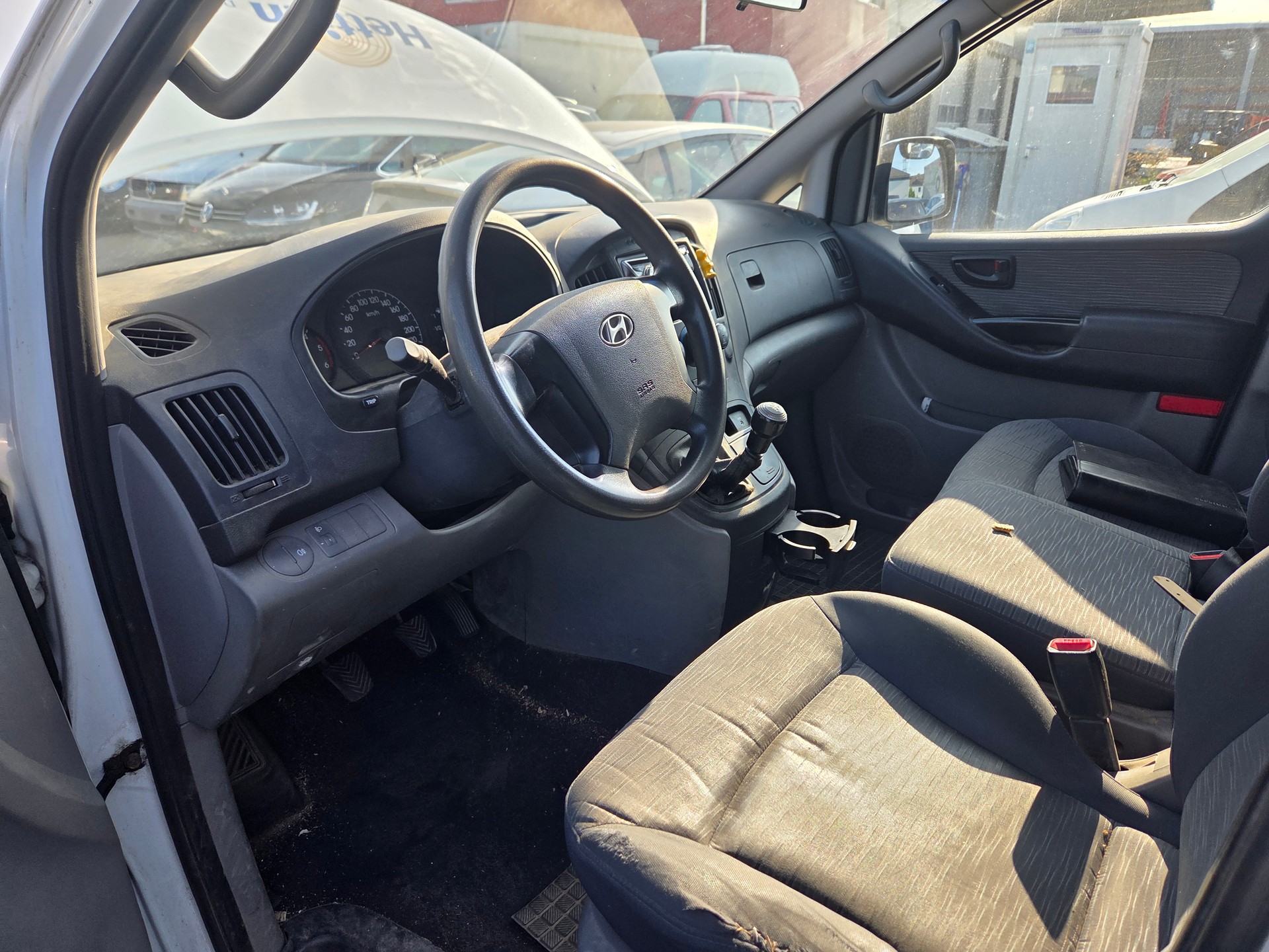 HYUNDAI H-1 Cargo 2.5 CRDi HP 5-Türen / Portes / Porte-image-5