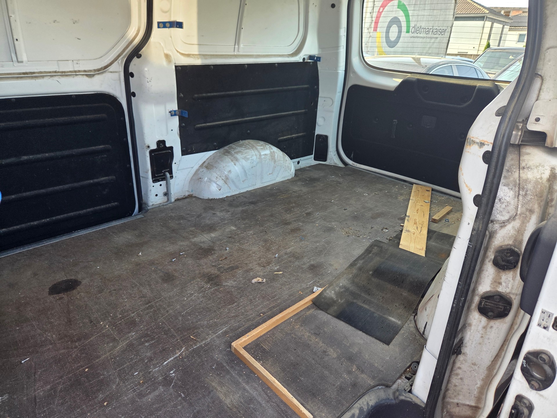 HYUNDAI H-1 Cargo 2.5 CRDi HP 5-Türen / Portes / Porte-image-4