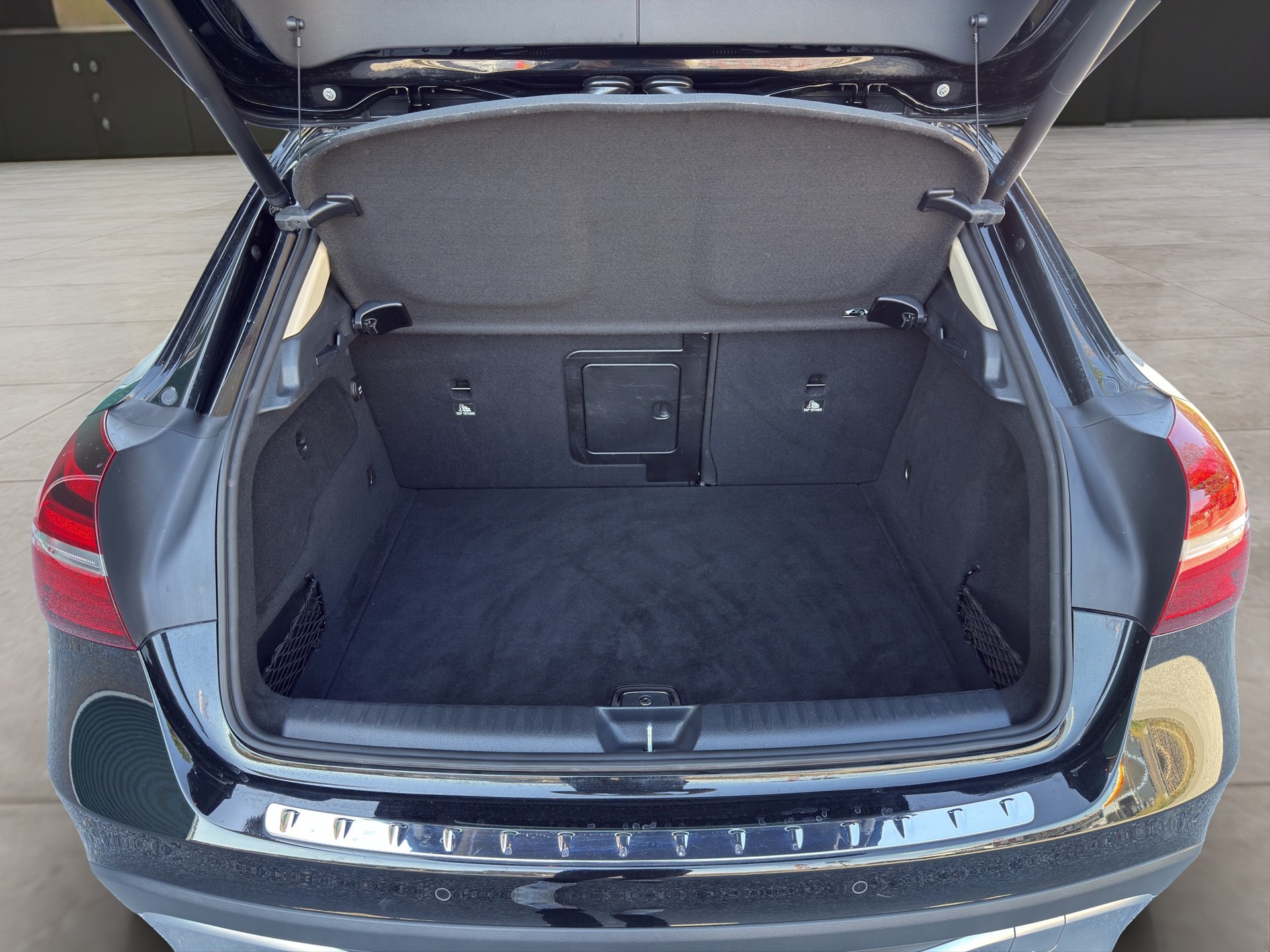 MERCEDES-BENZ GLA 250 Urban 4m-image-14