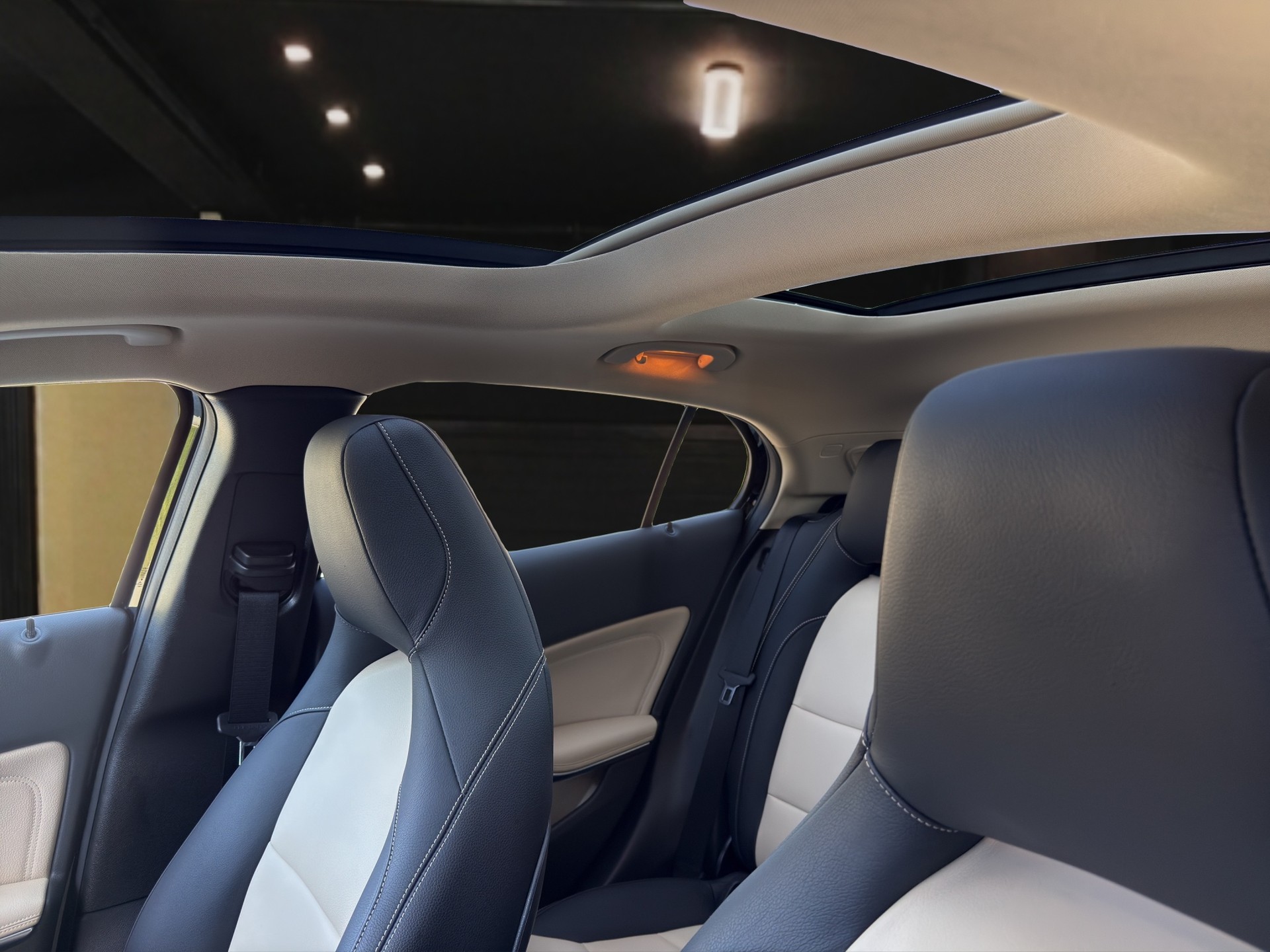 MERCEDES-BENZ GLA 250 Urban 4m-image-9