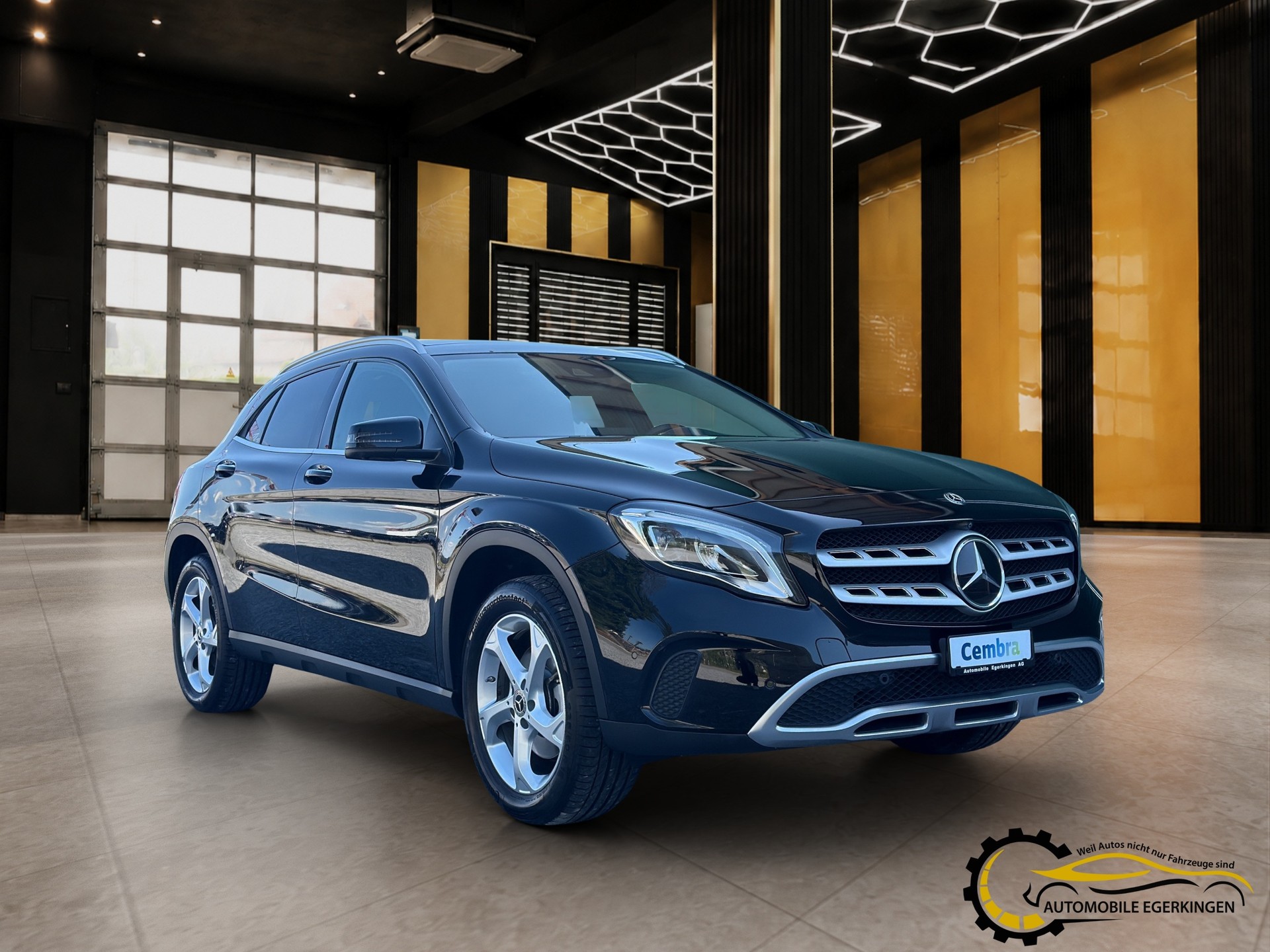 MERCEDES-BENZ GLA 250 Urban 4m-image-2