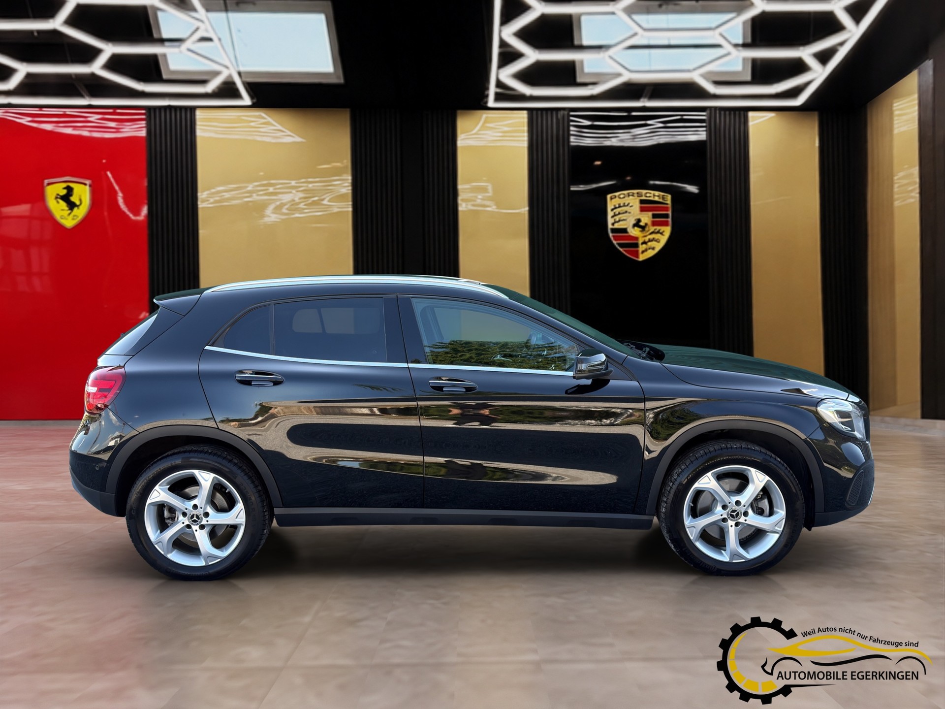 MERCEDES-BENZ GLA 250 Urban 4m-image-3