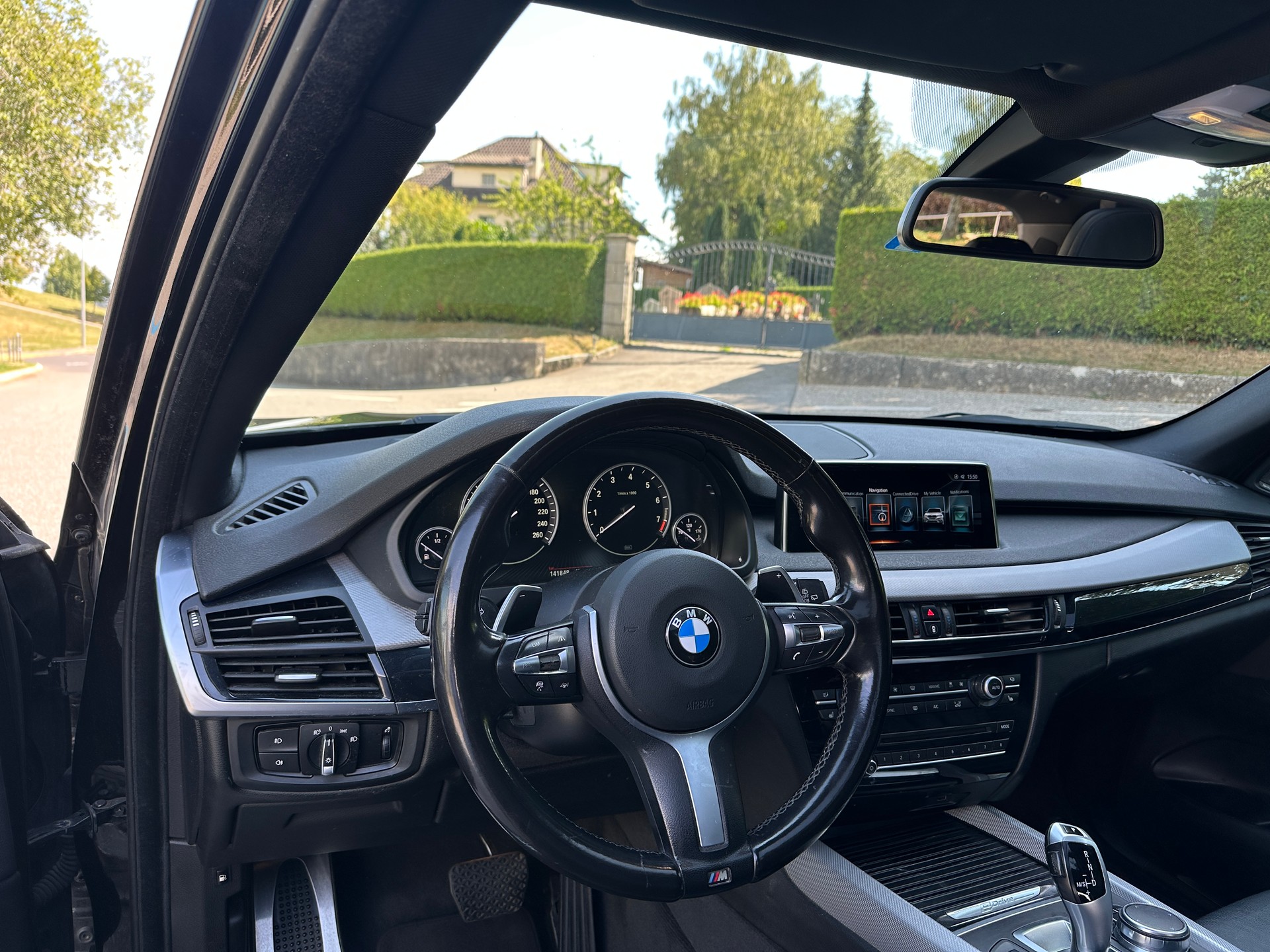 BMW 40e xDrive paddles-image-2