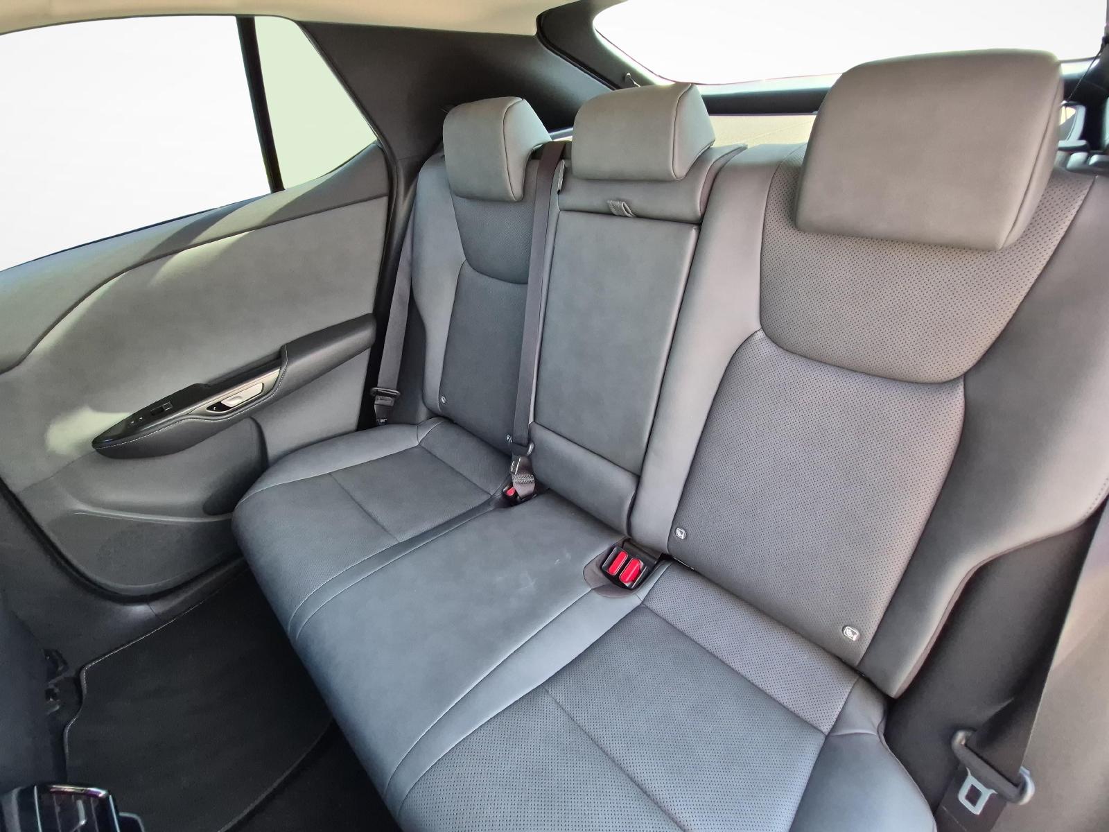LEXUS RZ 450e Comfort-image-11