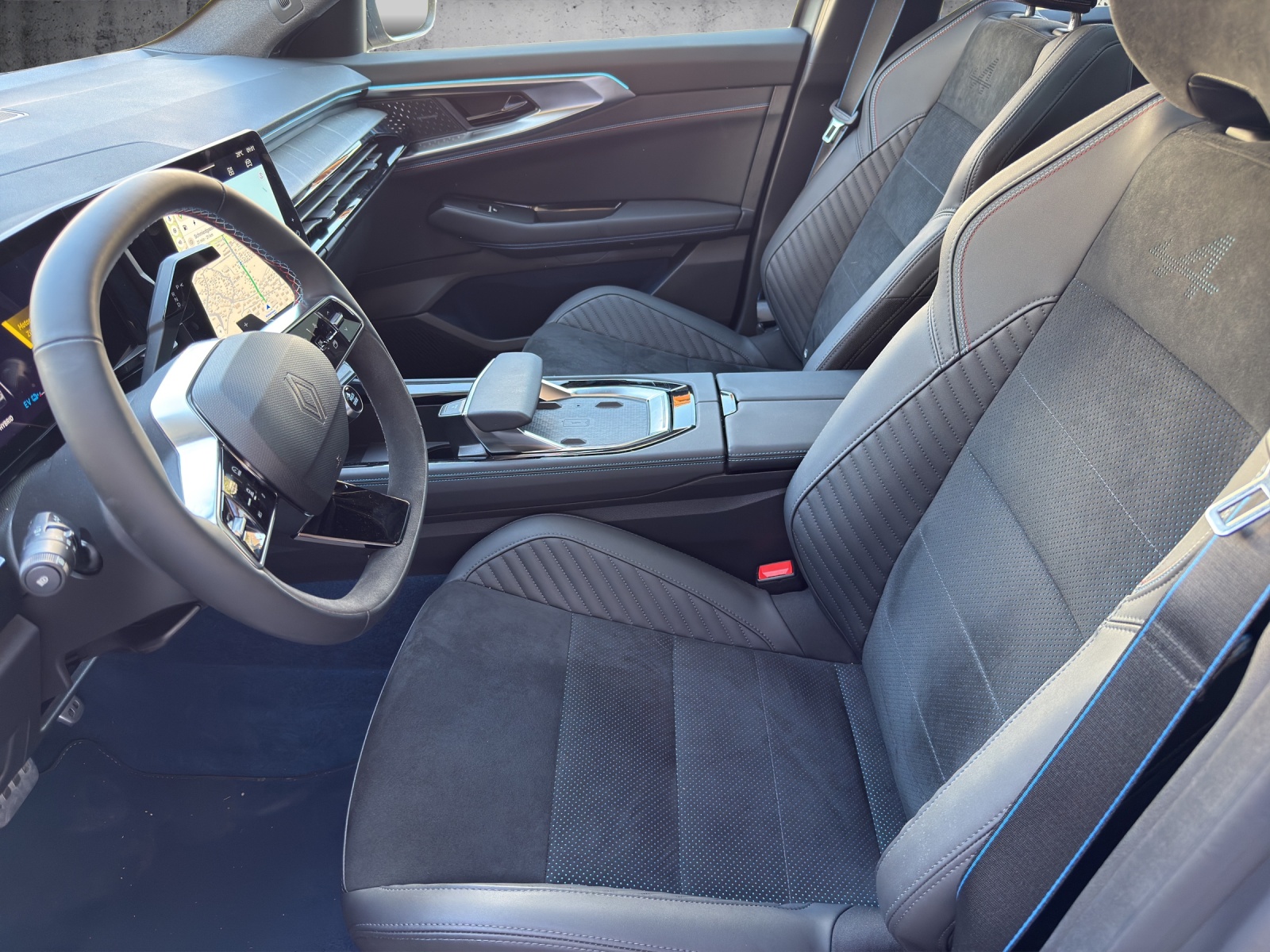 RENAULT Rafale 1.2 E-Tech Plug-in Hybrid 300 4x4 Atelier Alpine-image-15