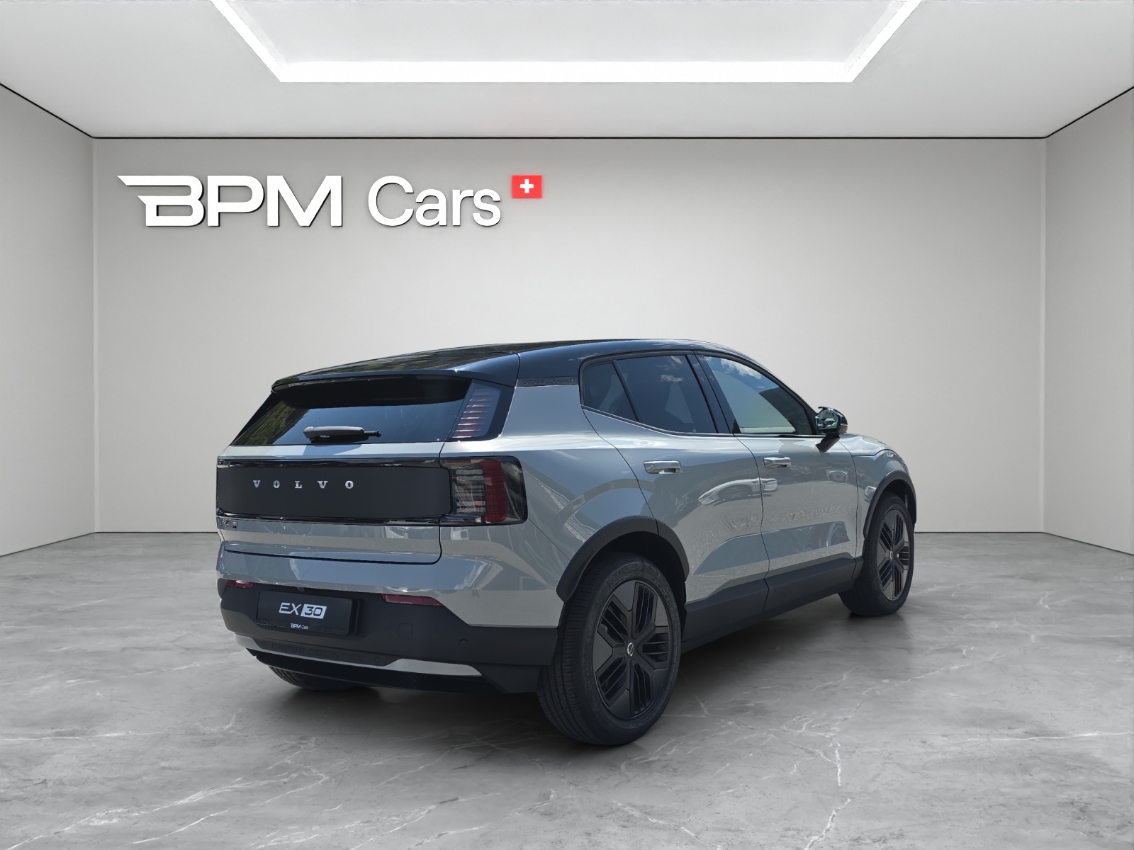 VOLVO EX30 Cross Country P8 69 kWh AWD Plus-image-4