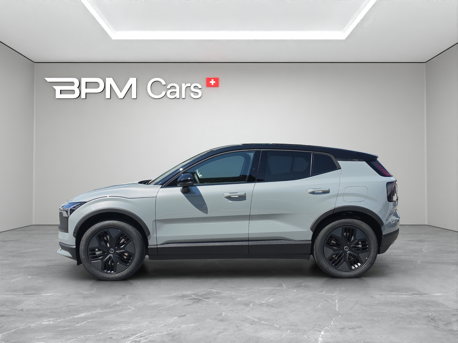 VOLVO EX30 Cross Country P8 69 kWh AWD Plus-image-1