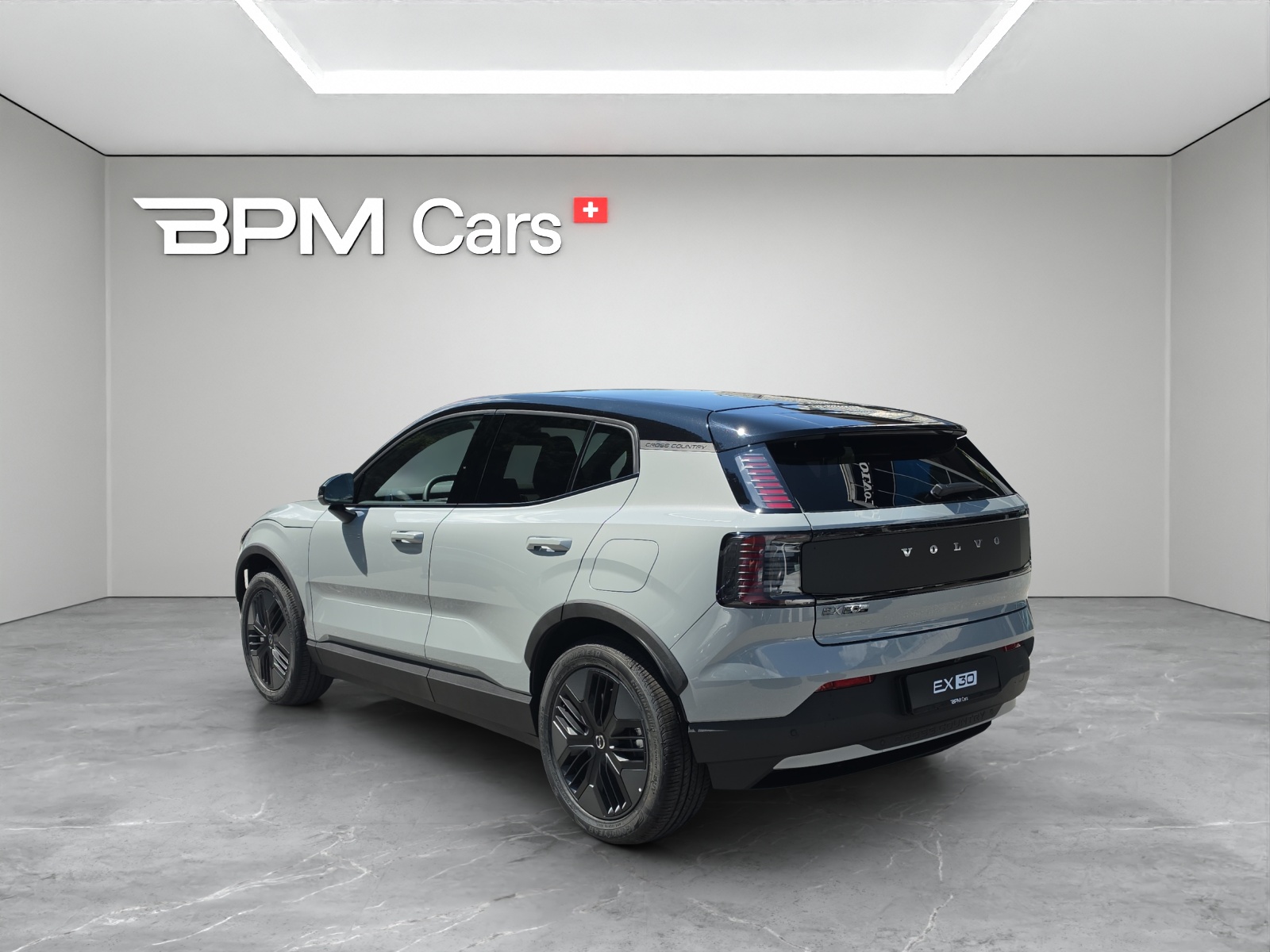 VOLVO EX30 Cross Country P8 69 kWh AWD Plus-image-2