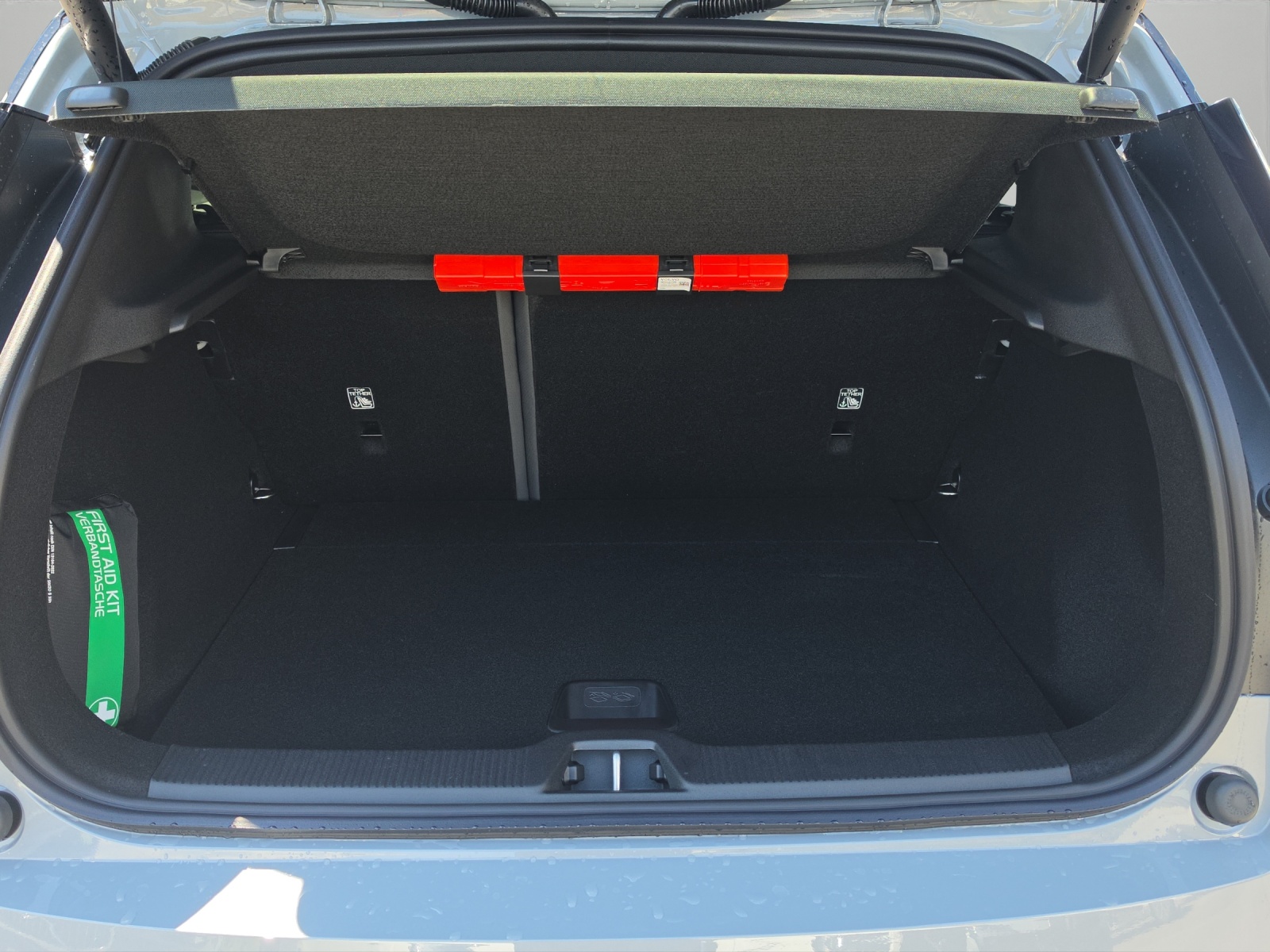 VOLVO EX30 Cross Country P8 69 kWh AWD Plus-image-16