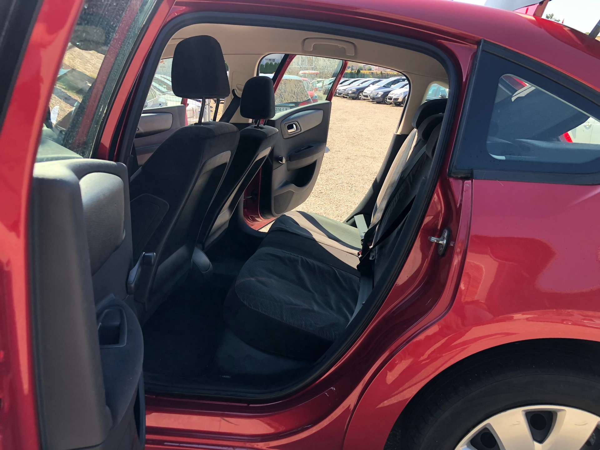 CITROEN C4 Berline 1.6i 16V VTR-image-9