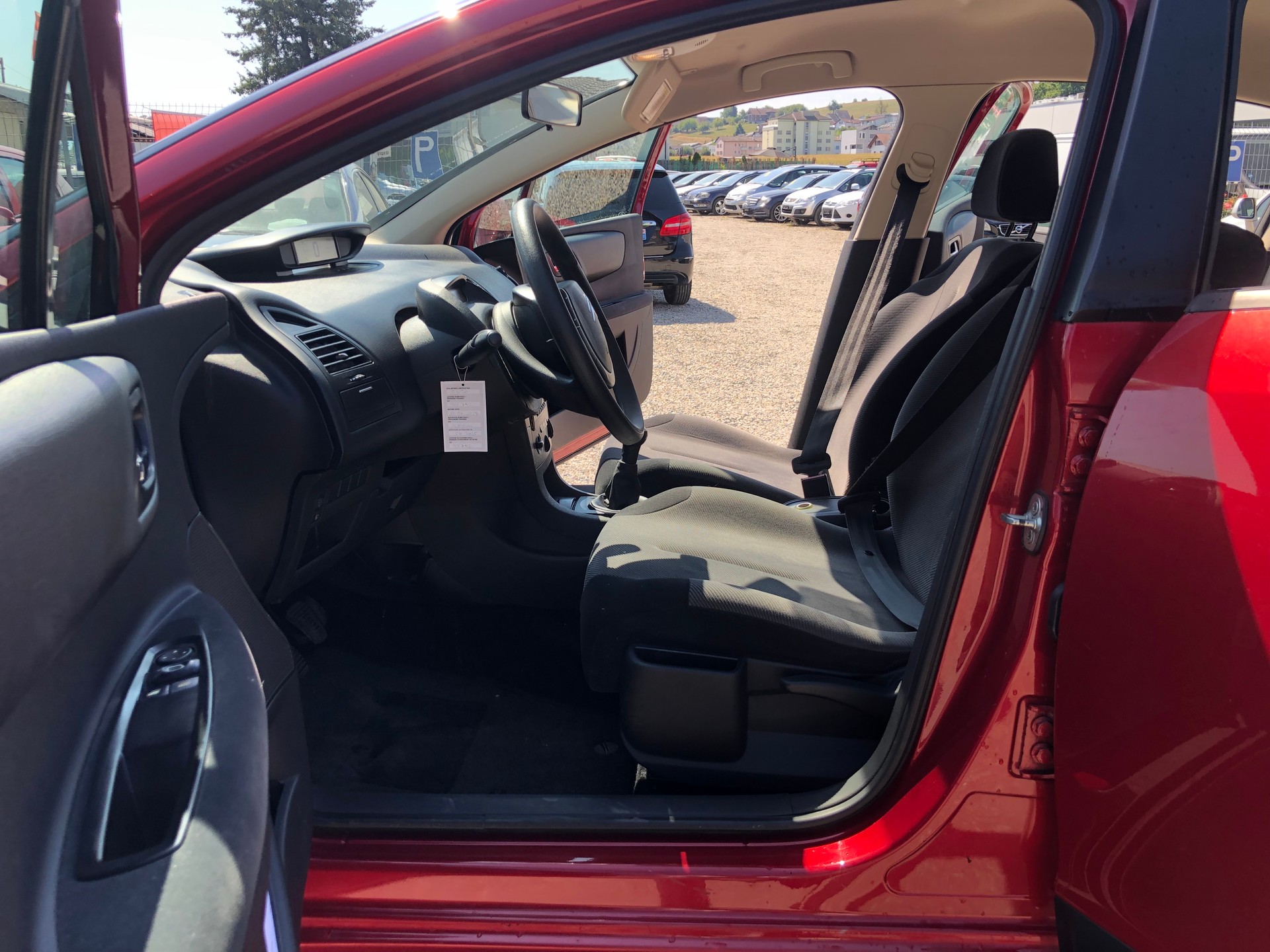 CITROEN C4 Berline 1.6i 16V VTR-image-6