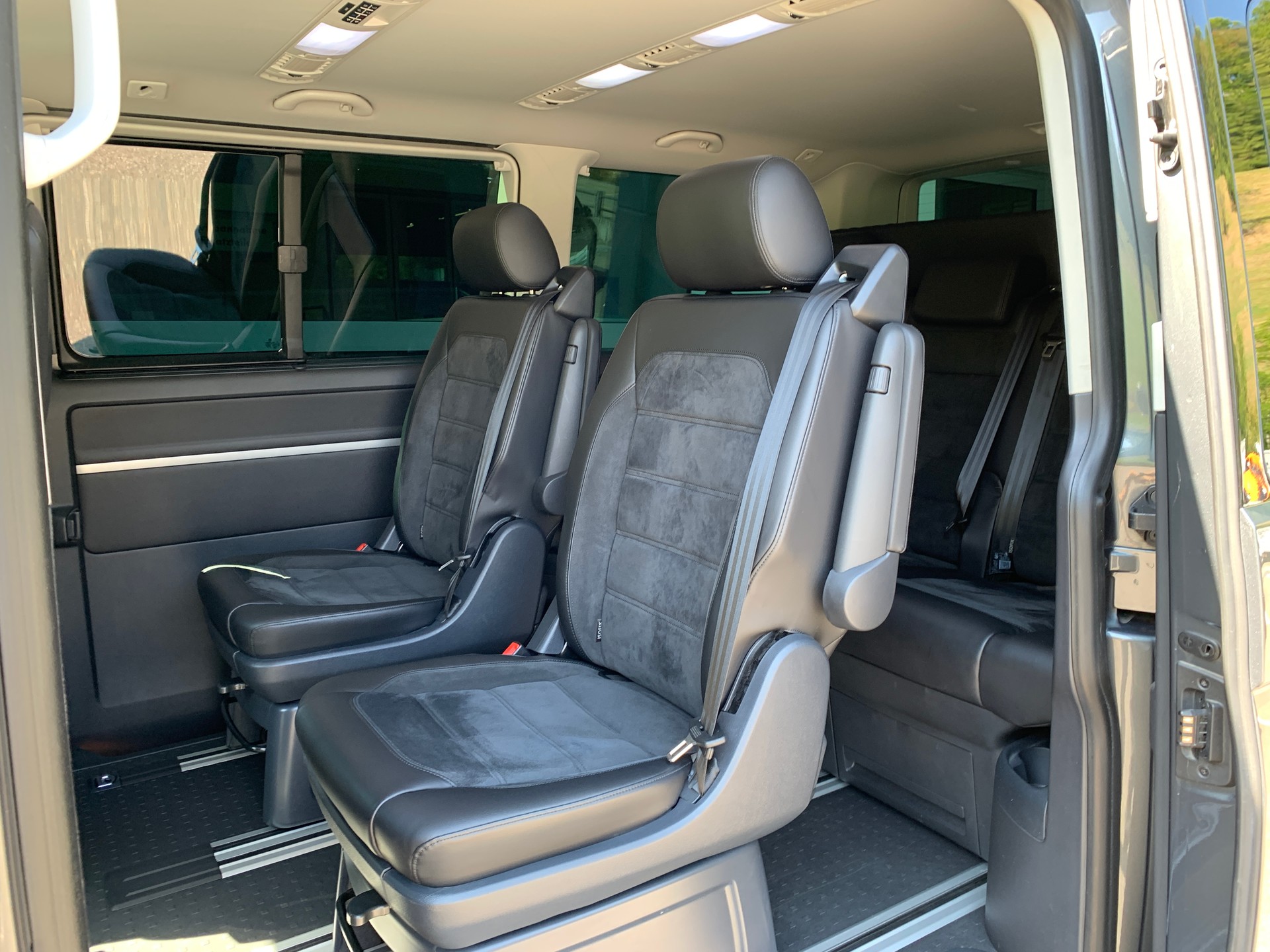 VW T6 Multivan 2.0 Bi-TDI Highline Liberty 4Mot. DSG-image-16