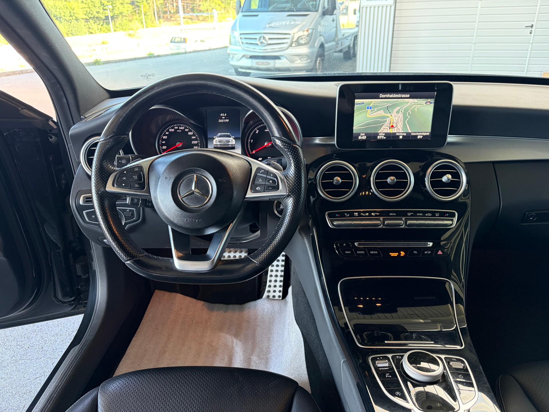 MERCEDES-BENZ C 250 BlueTEC AMG Line 4Matic 7G-Tronic-image-4
