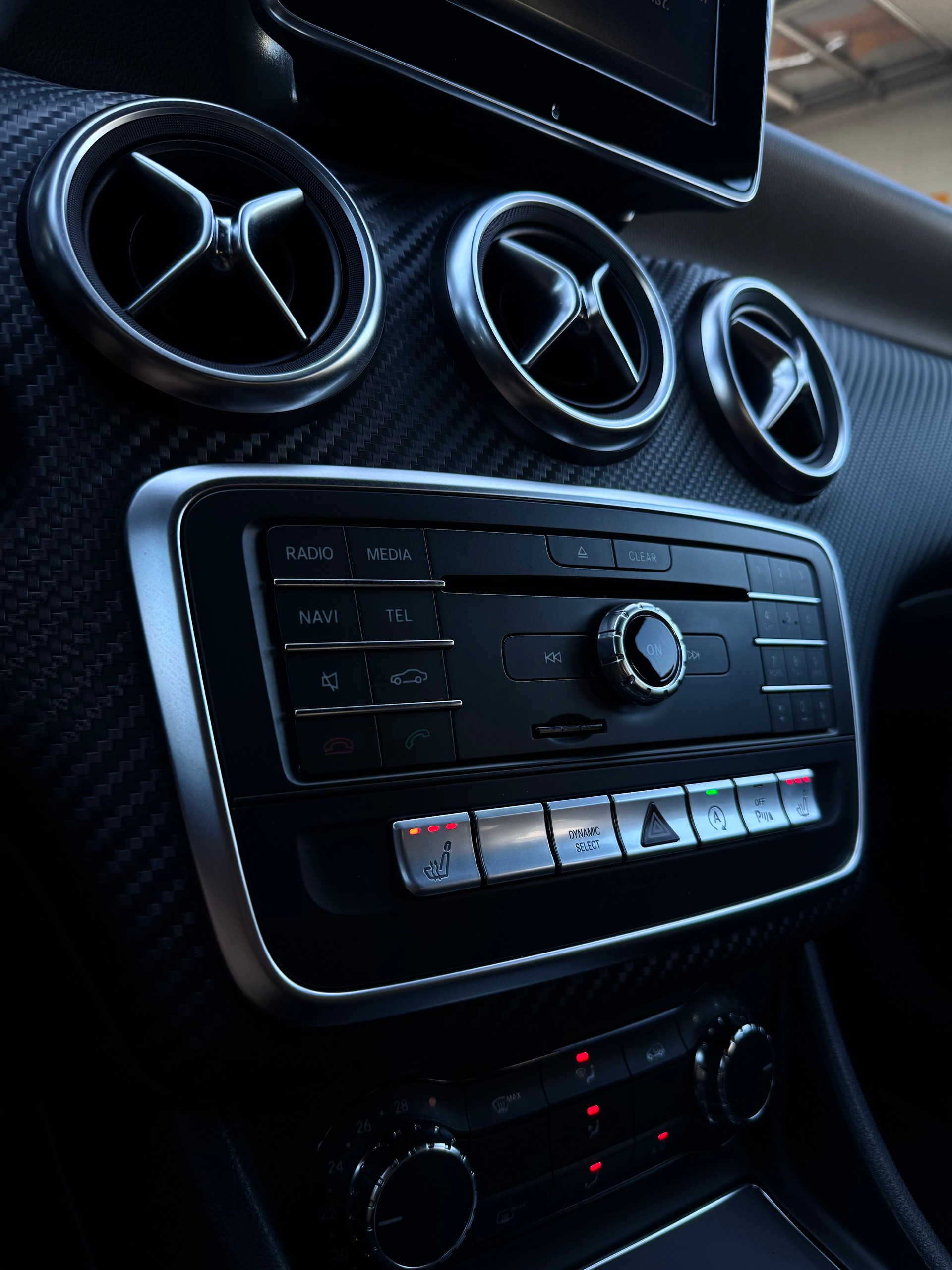 MERCEDES-BENZ A 180 AMG Line 7G-DCT / ab MFK bei Verkauf-image-18