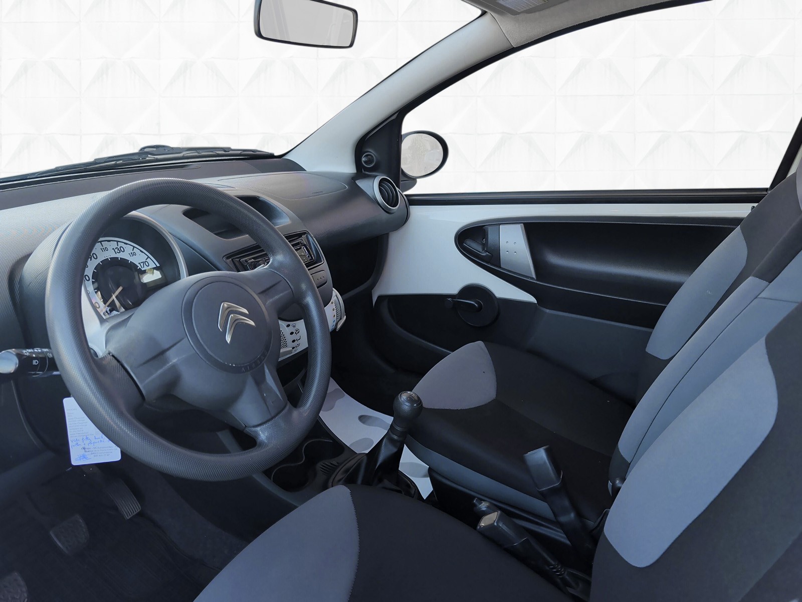 CITROEN C1 1.0i Attraction-image-8