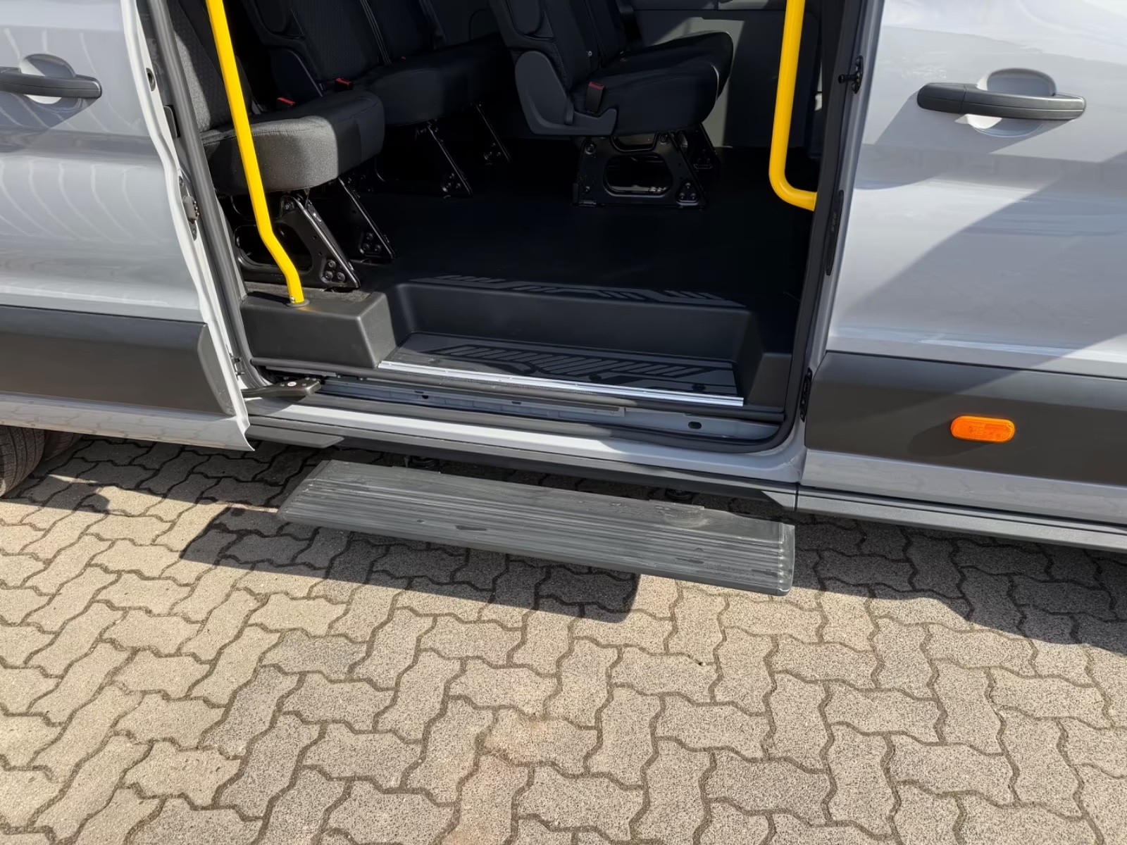 FORD Ford Transit 460 18 Sitzer Klima Kamera Tempomat-image-8