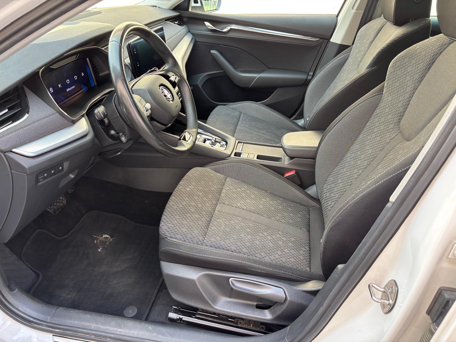 SKODA Octavia Combi 2.0 TDI DSG Ambition-image-9