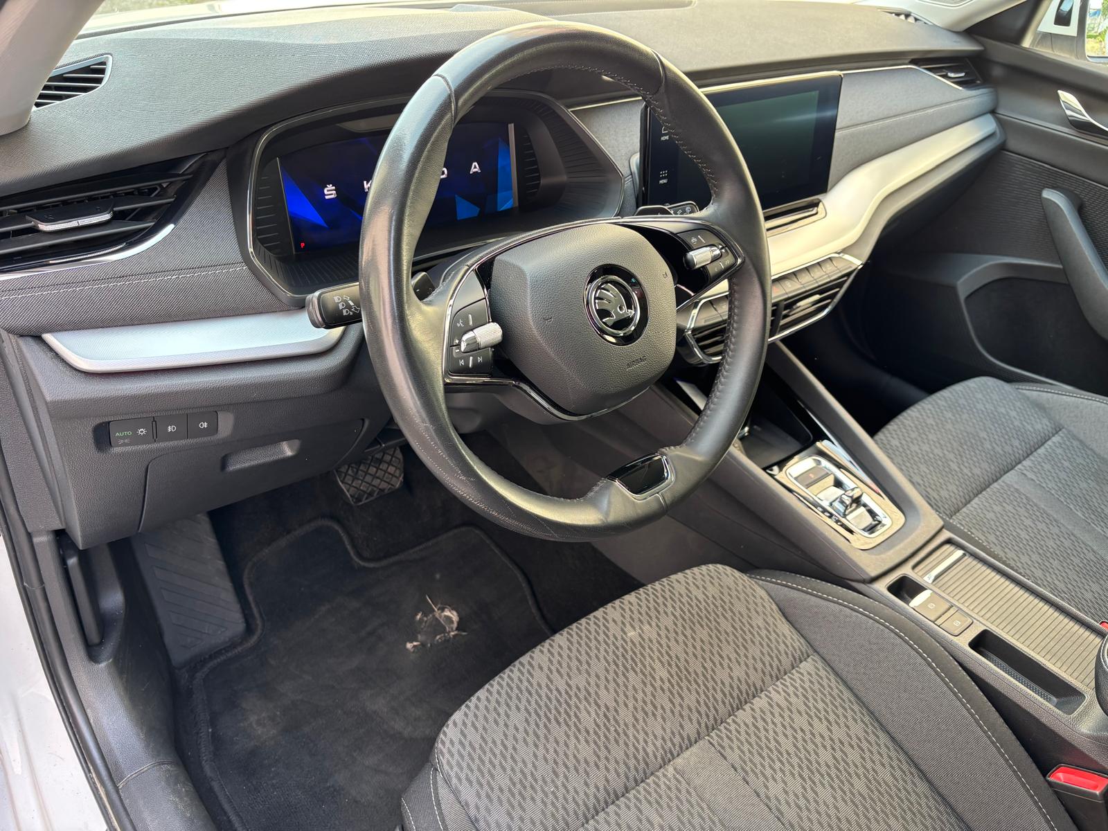 SKODA Octavia Combi 2.0 TDI DSG Ambition-image-8