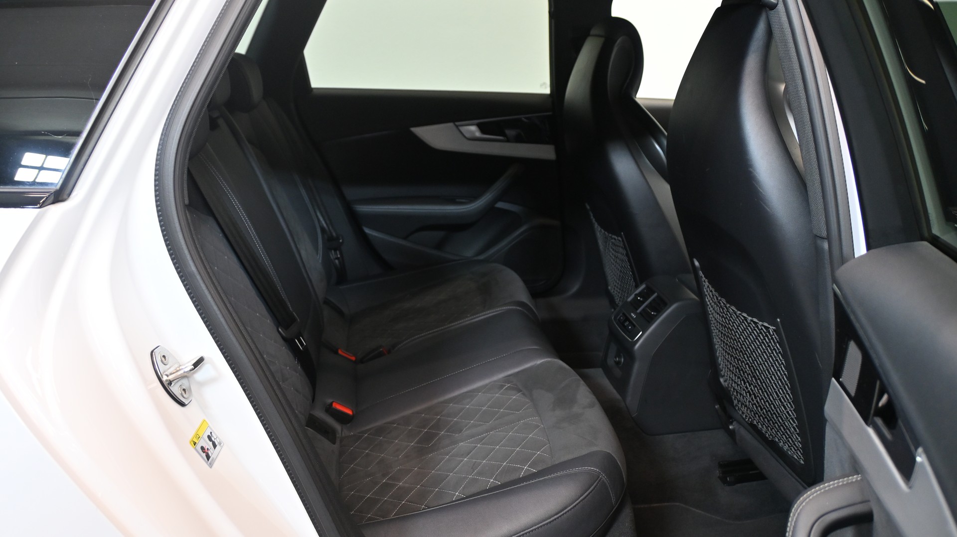 AUDI A4 Avant 40 TDI S-LINE SPORTPAKET PLUS Attraction quattro S-tronic-image-7