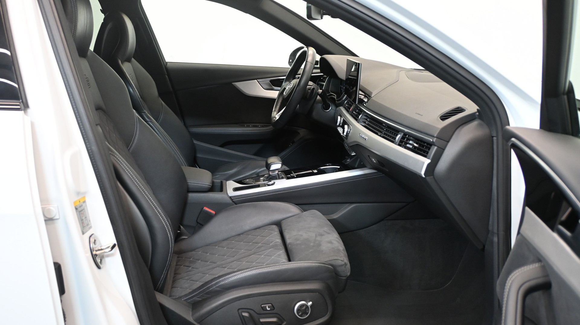 AUDI A4 Avant 40 TDI S-LINE SPORTPAKET PLUS Attraction quattro S-tronic-image-3