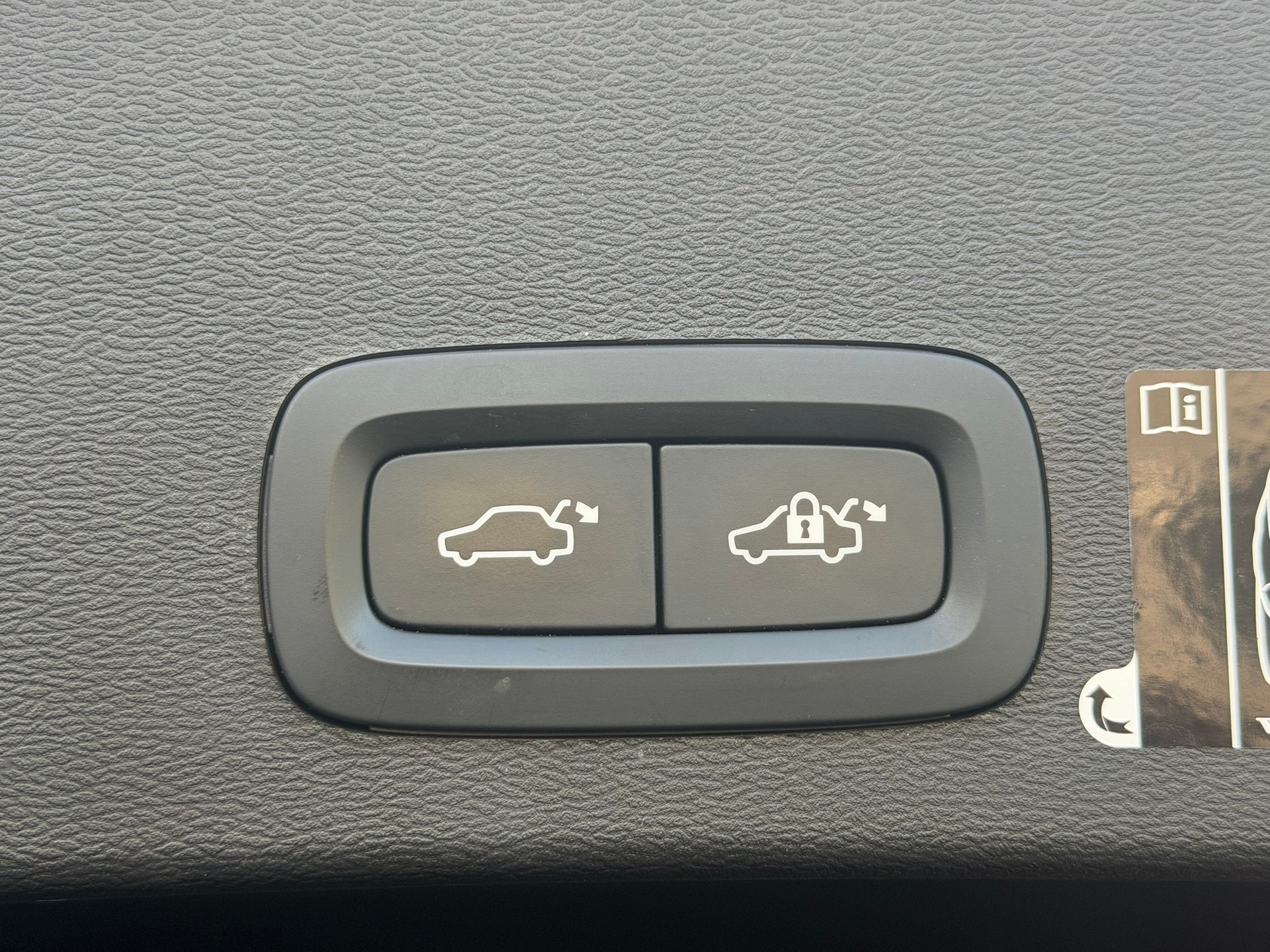 VOLVO XC40 T3 Momentum Geartronic-image-20