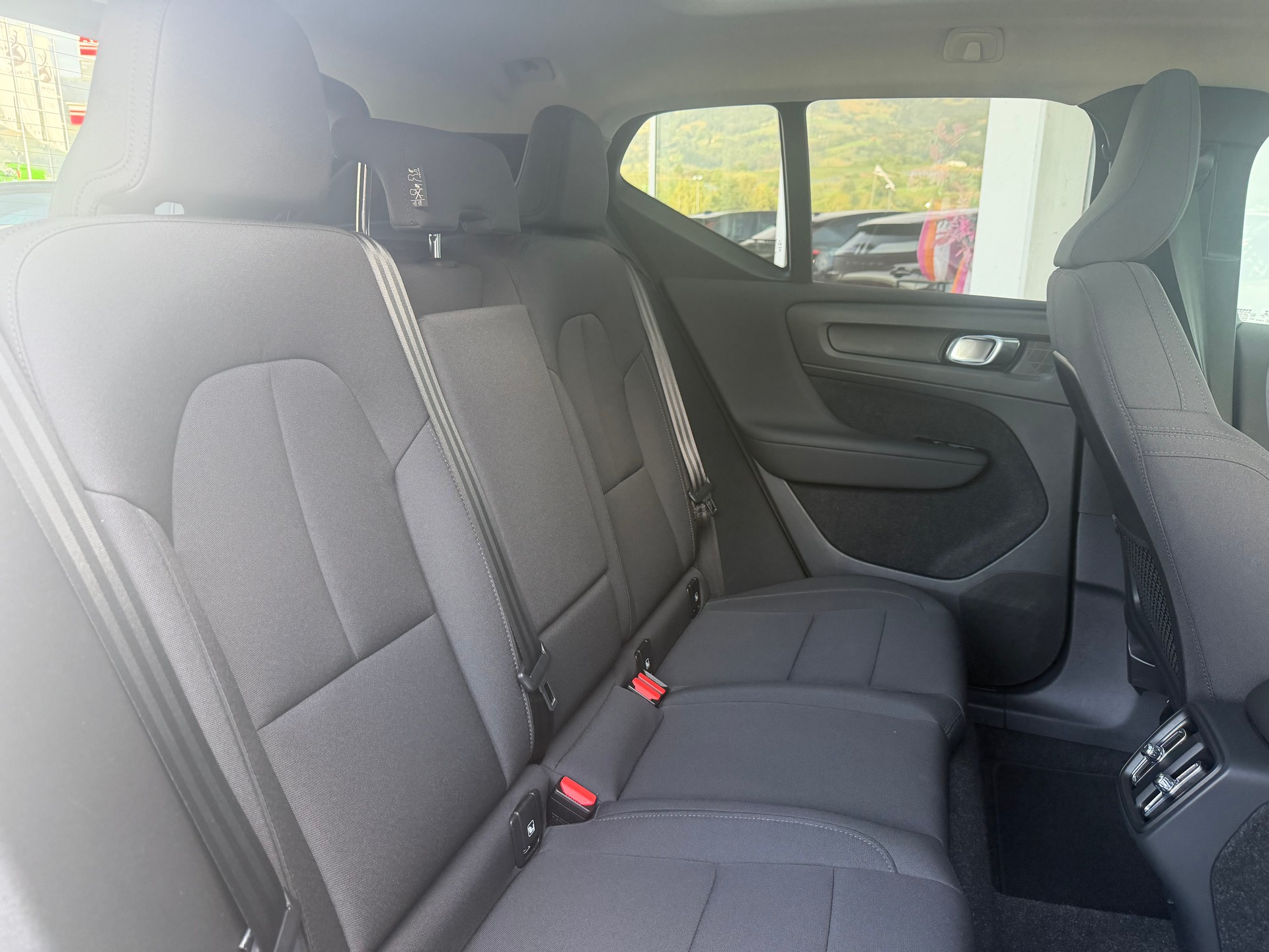 VOLVO XC40 T3 Momentum Geartronic-image-4