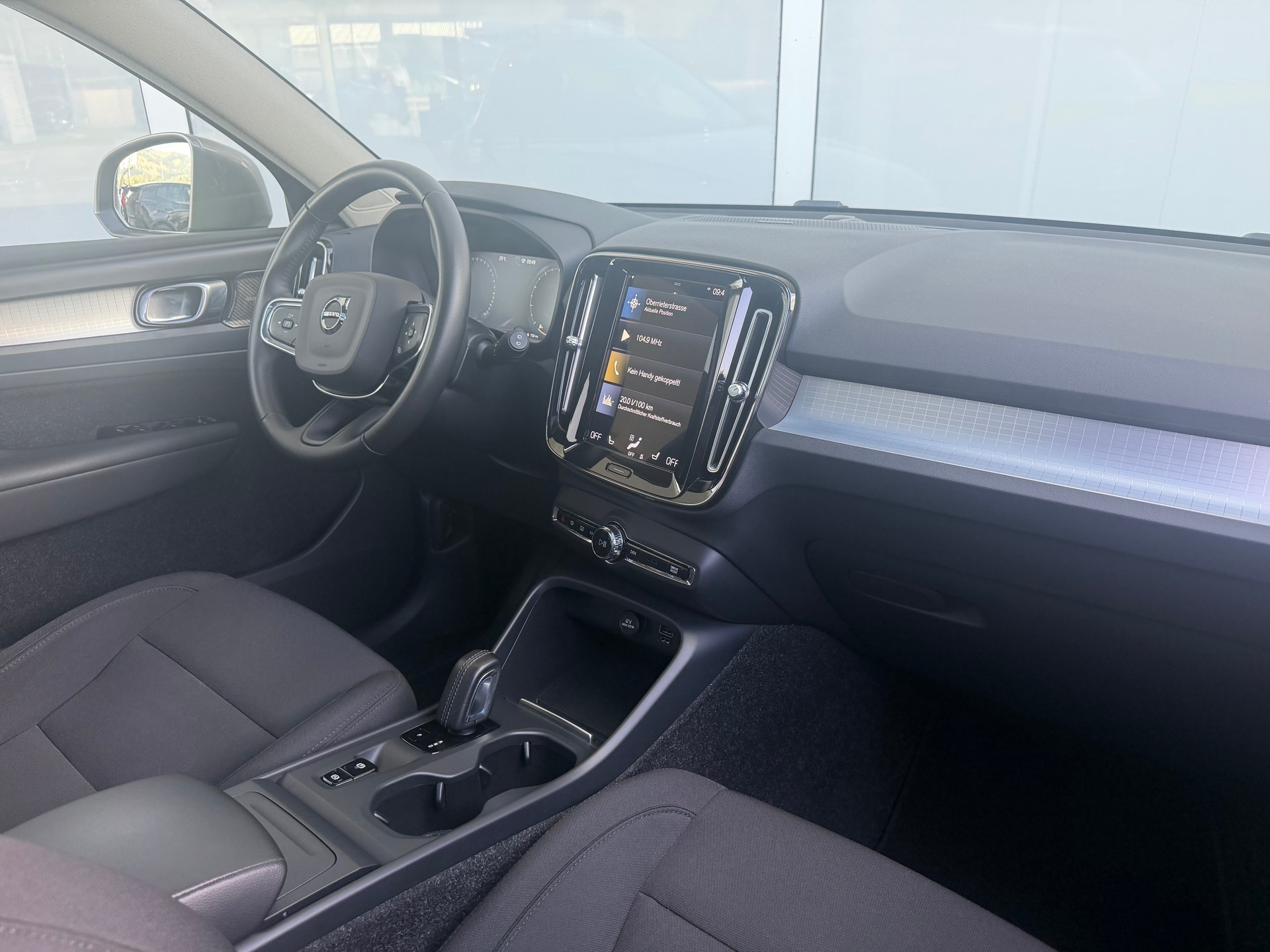 VOLVO XC40 T3 Momentum Geartronic-image-2