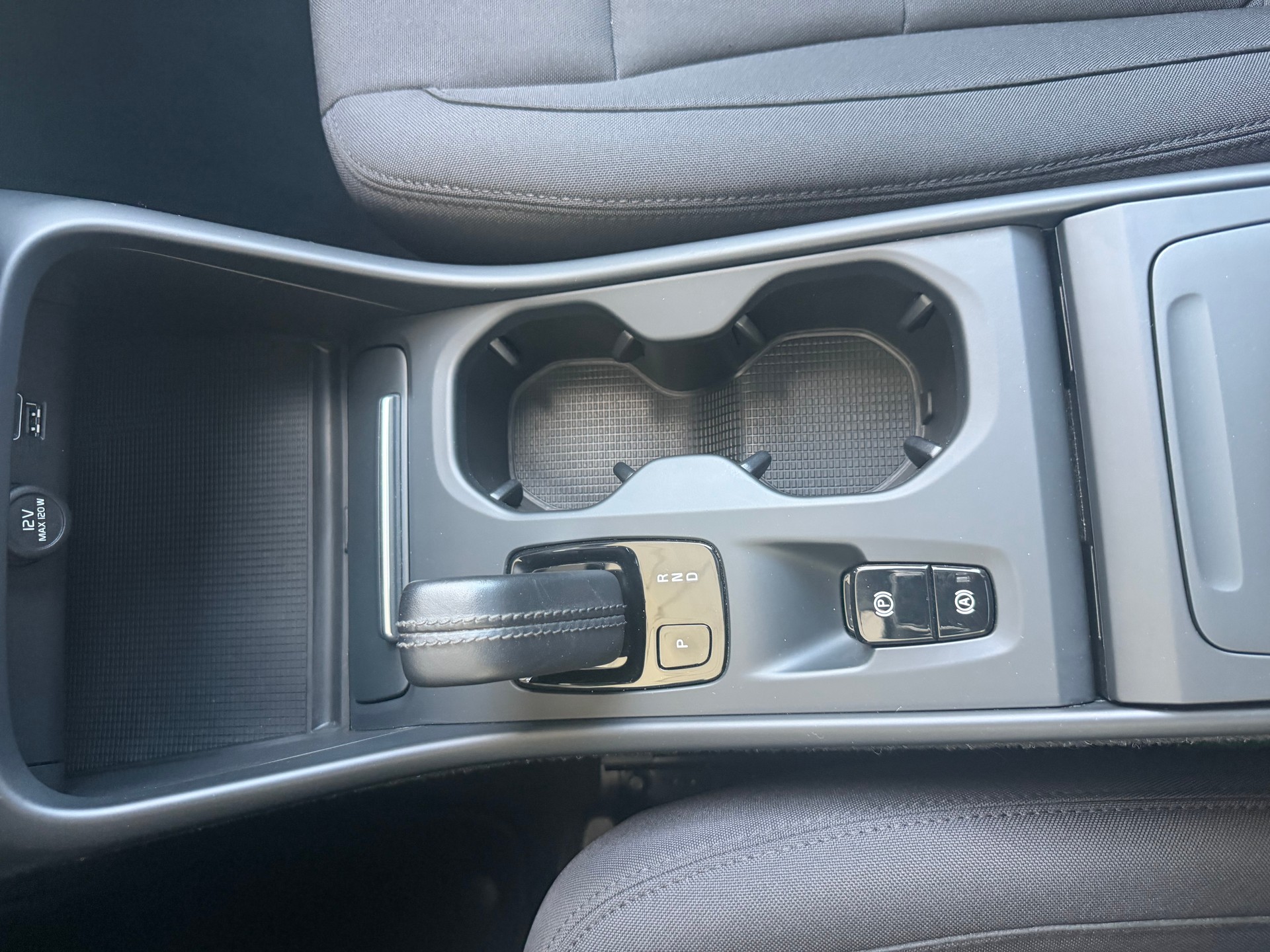 VOLVO XC40 T3 Momentum Geartronic-image-13