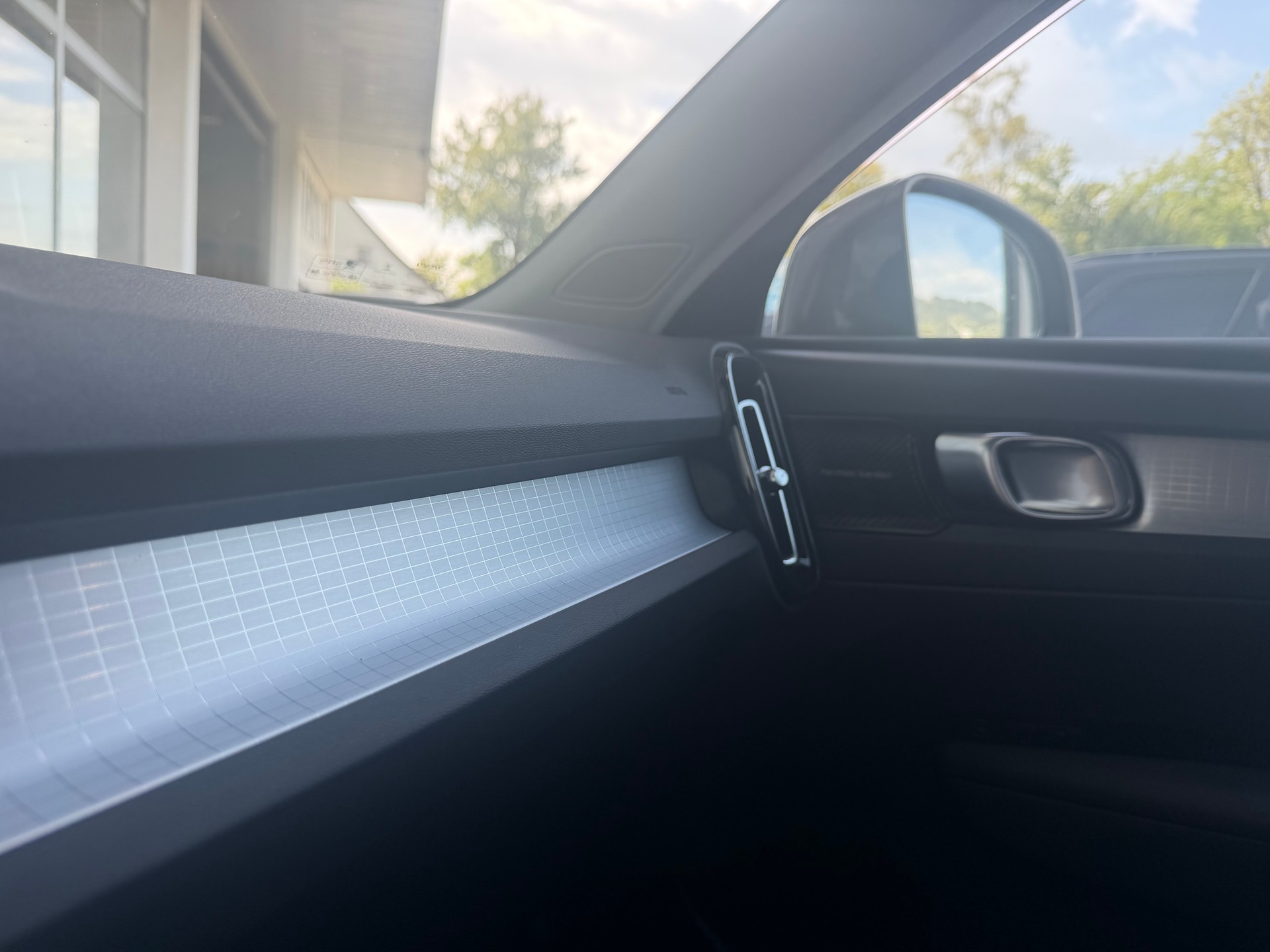 VOLVO XC40 T3 Momentum Geartronic-image-11