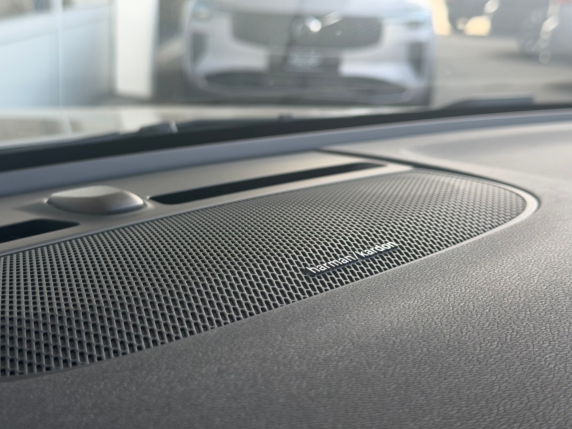 VOLVO XC40 T3 Momentum Geartronic-image-12