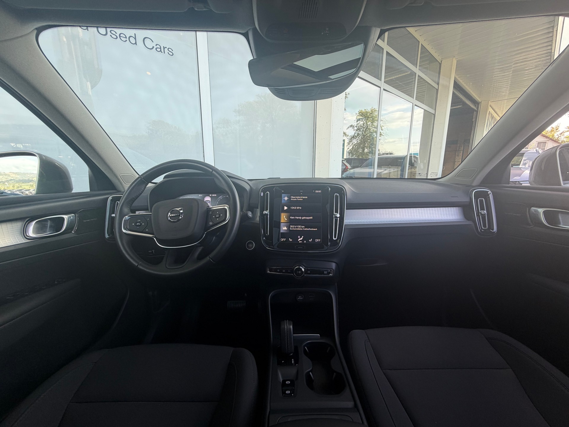 VOLVO XC40 T3 Momentum Geartronic-image-7