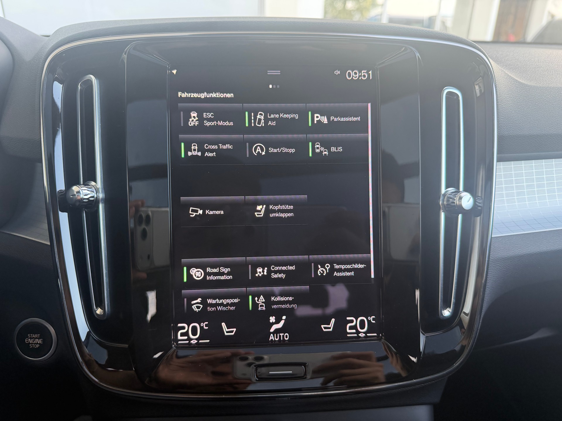 VOLVO XC40 T3 Momentum Geartronic-image-15