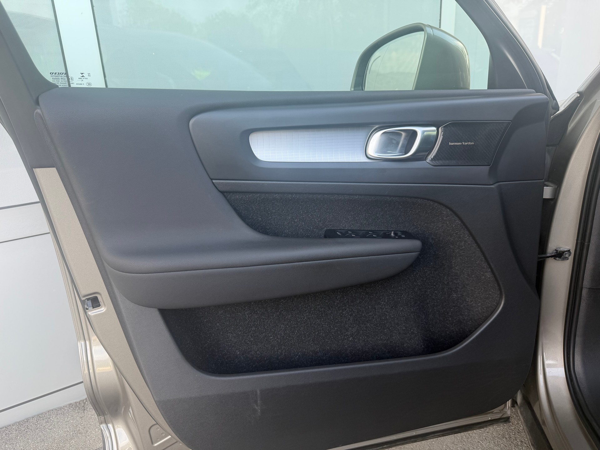 VOLVO XC40 T3 Momentum Geartronic-image-10
