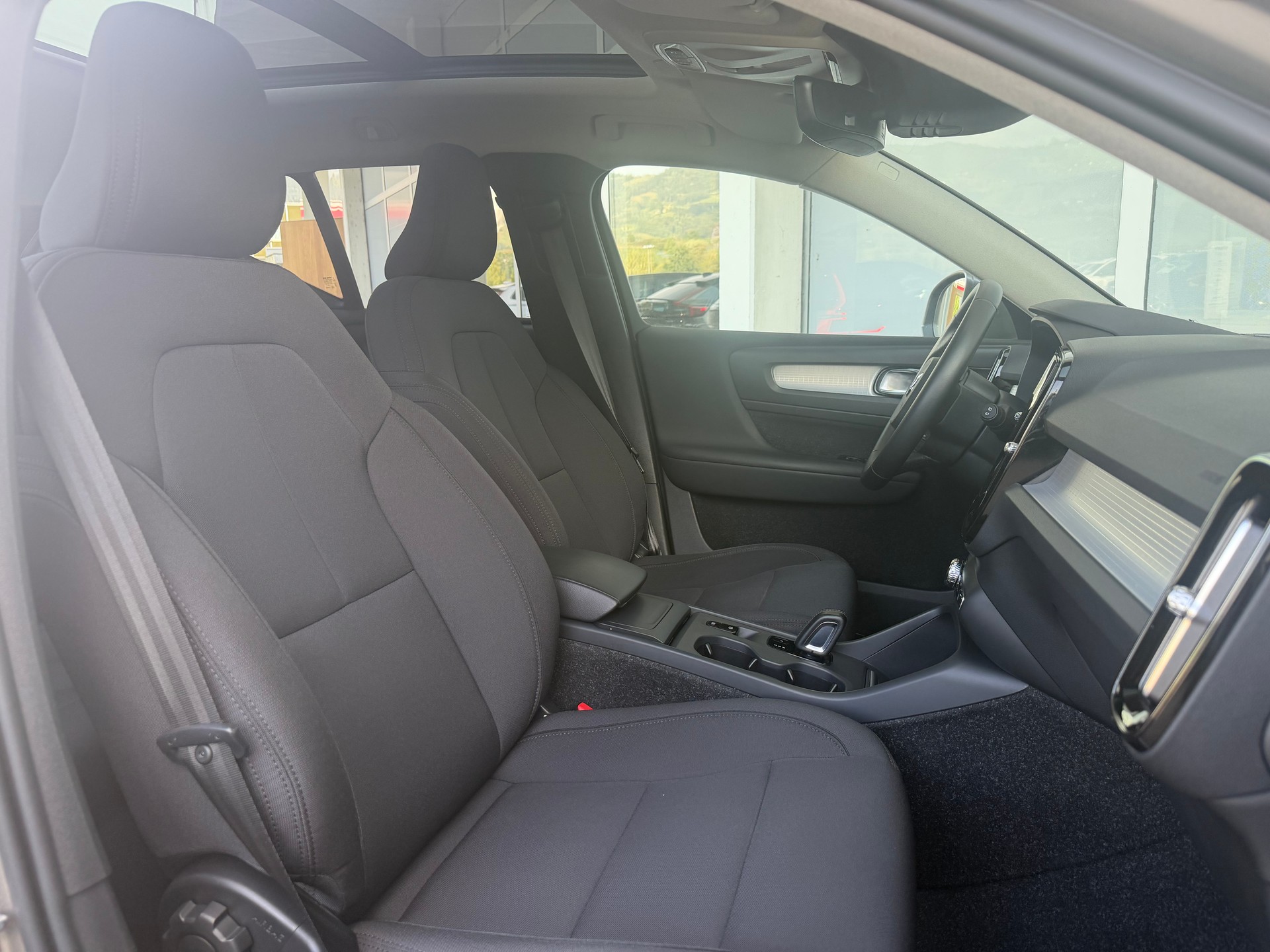 VOLVO XC40 T3 Momentum Geartronic-image-3