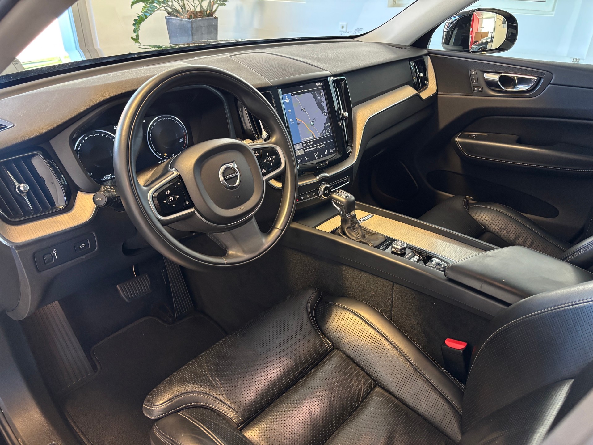 VOLVO XC60 D4 AWD Inscription Geartronic-image-4