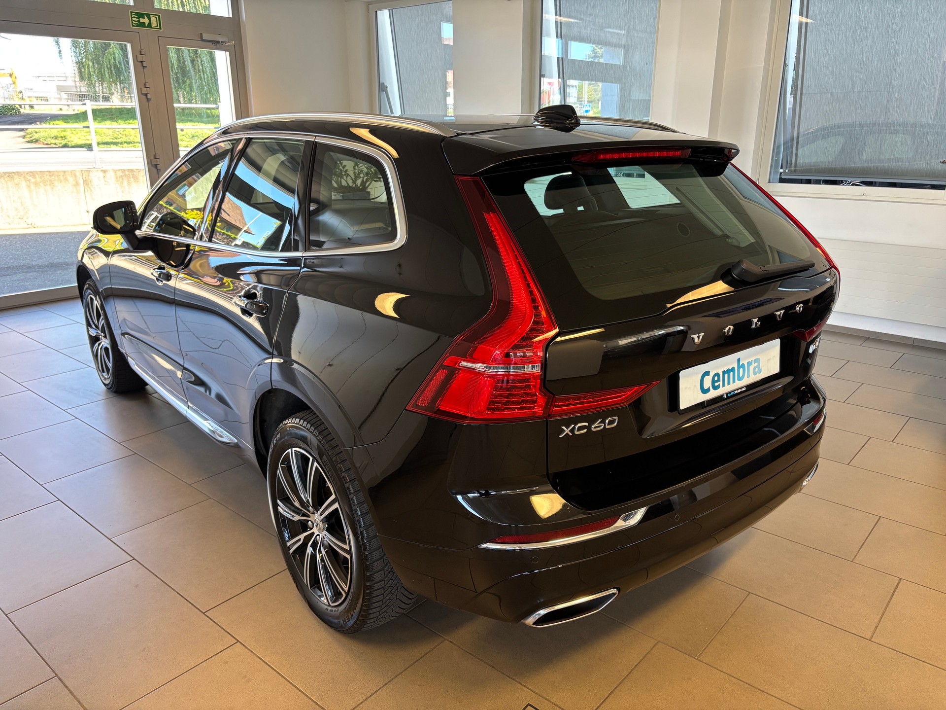 VOLVO XC60 D4 AWD Inscription Geartronic-image-3