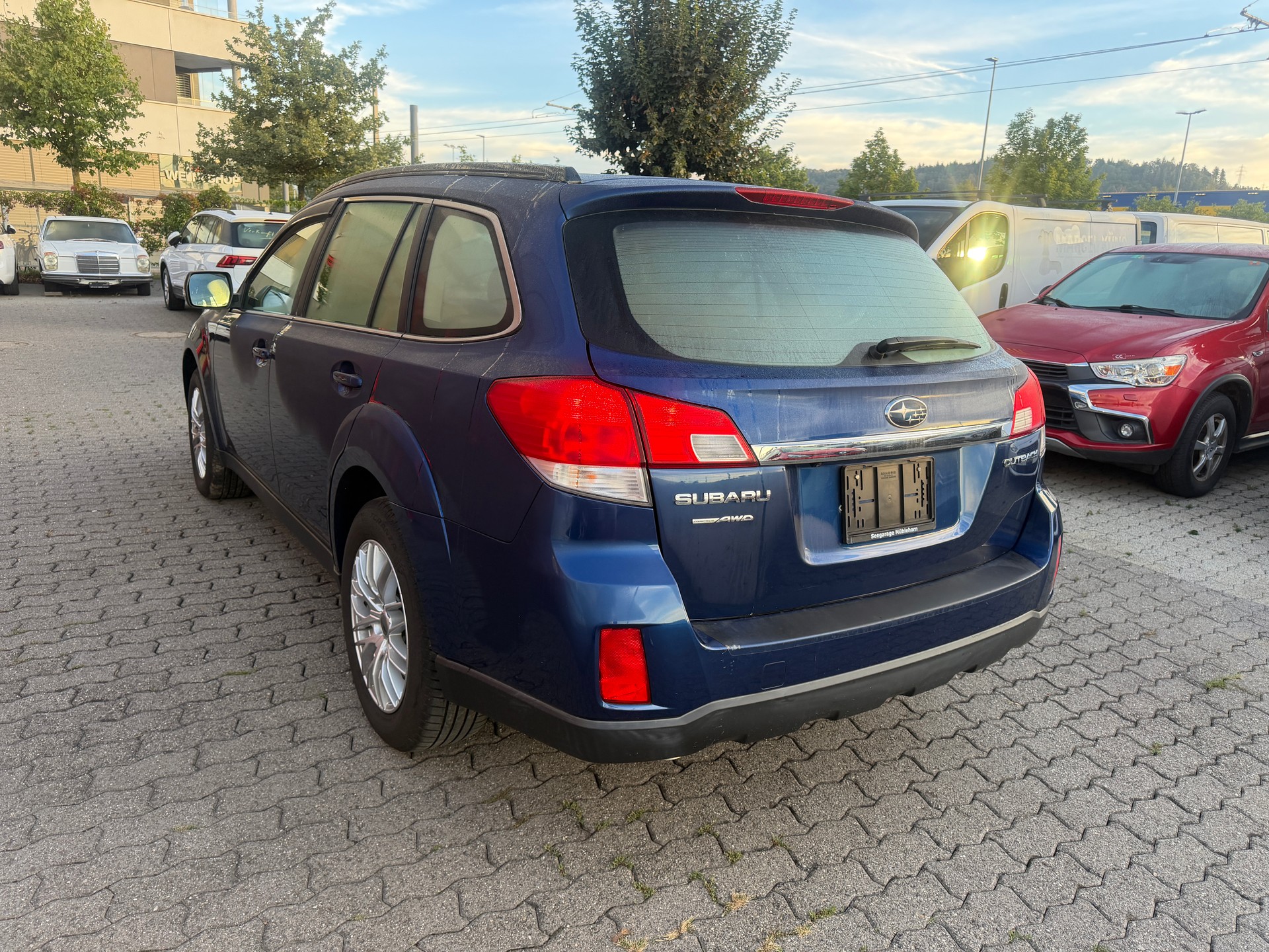 SUBARU Outback 3.6R Executive AWD Automatic-image-6