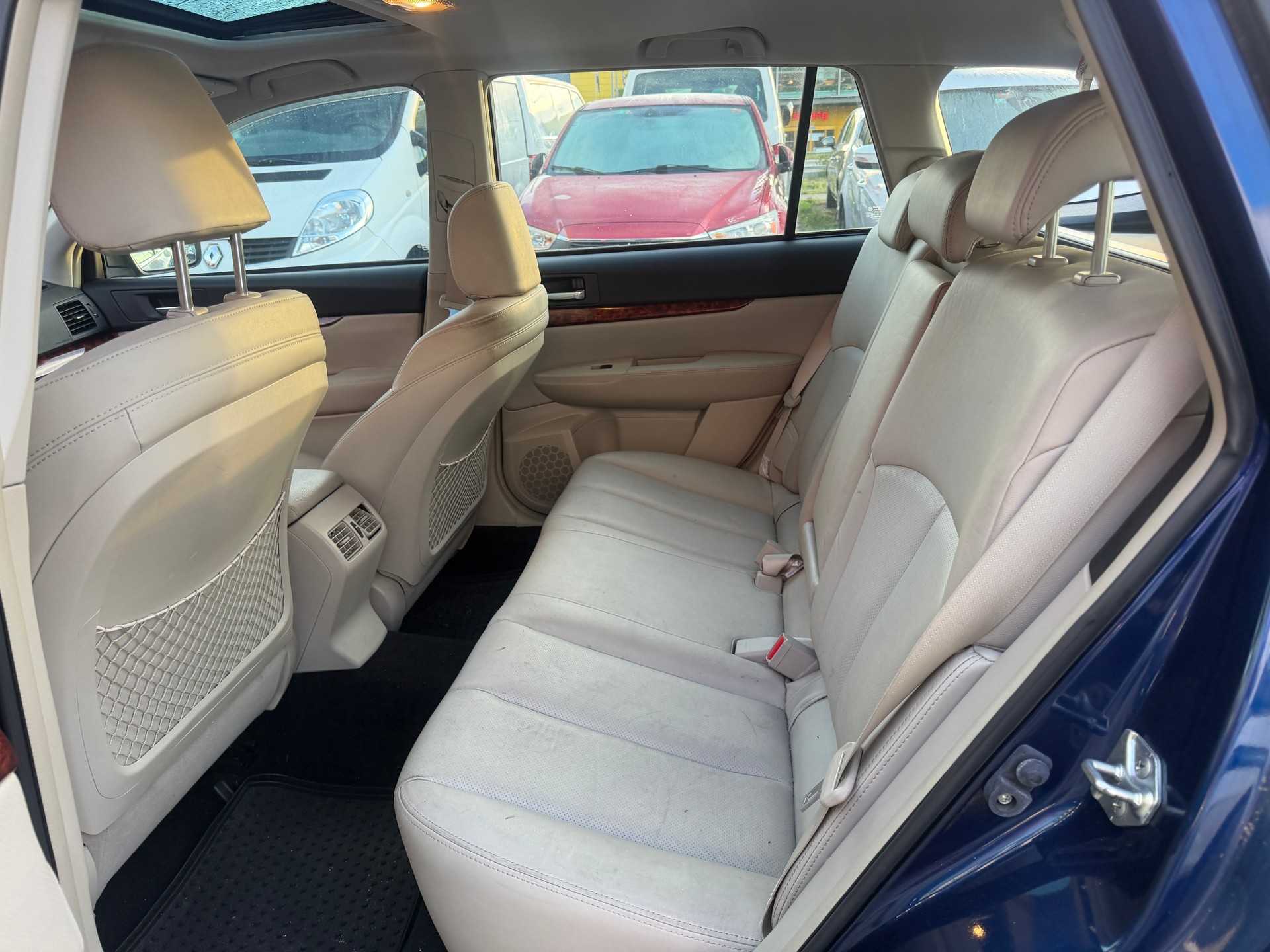 SUBARU Outback 3.6R Executive AWD Automatic-image-11
