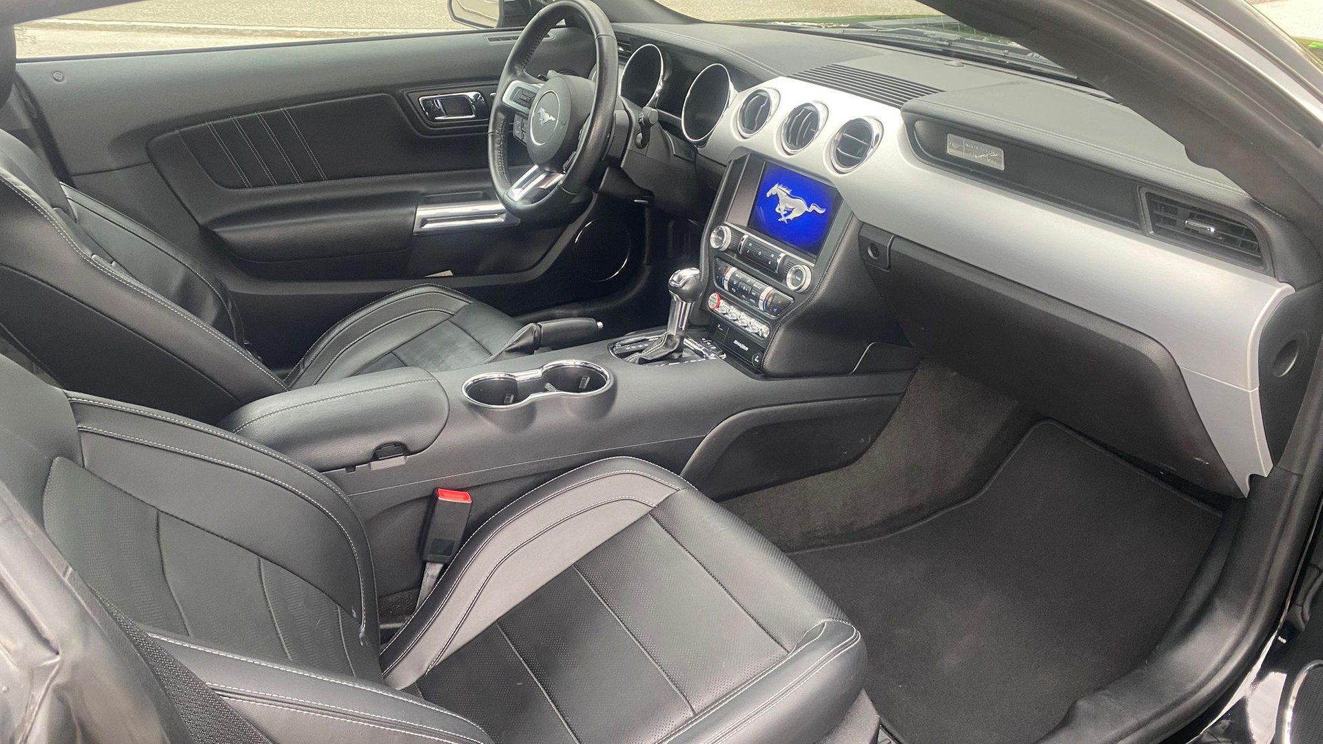 FORD Mustang Fastback 5.0 V8 GT Black Shad Ed. Automat-image-8
