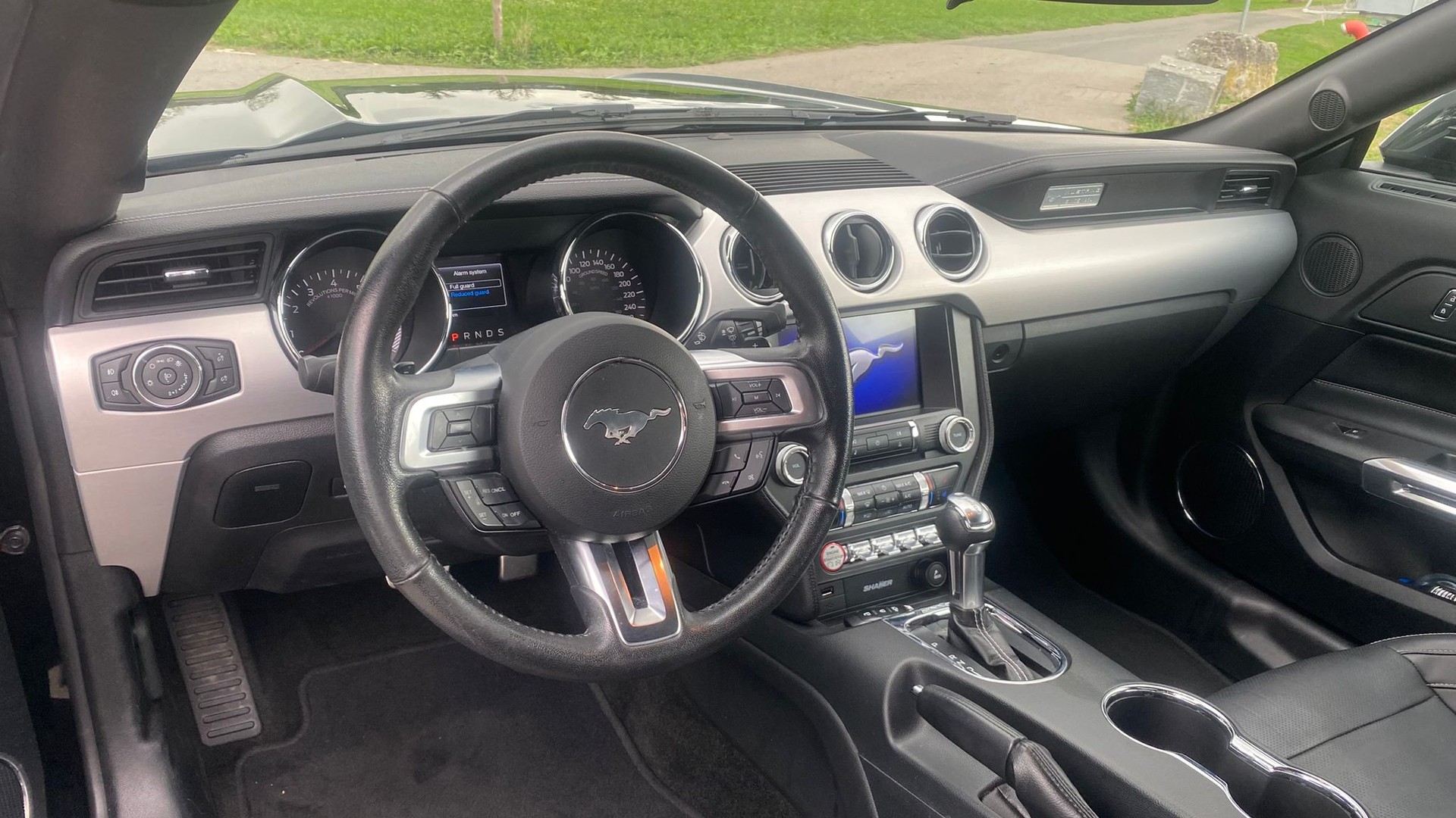 FORD Mustang Fastback 5.0 V8 GT Black Shad Ed. Automat-image-9