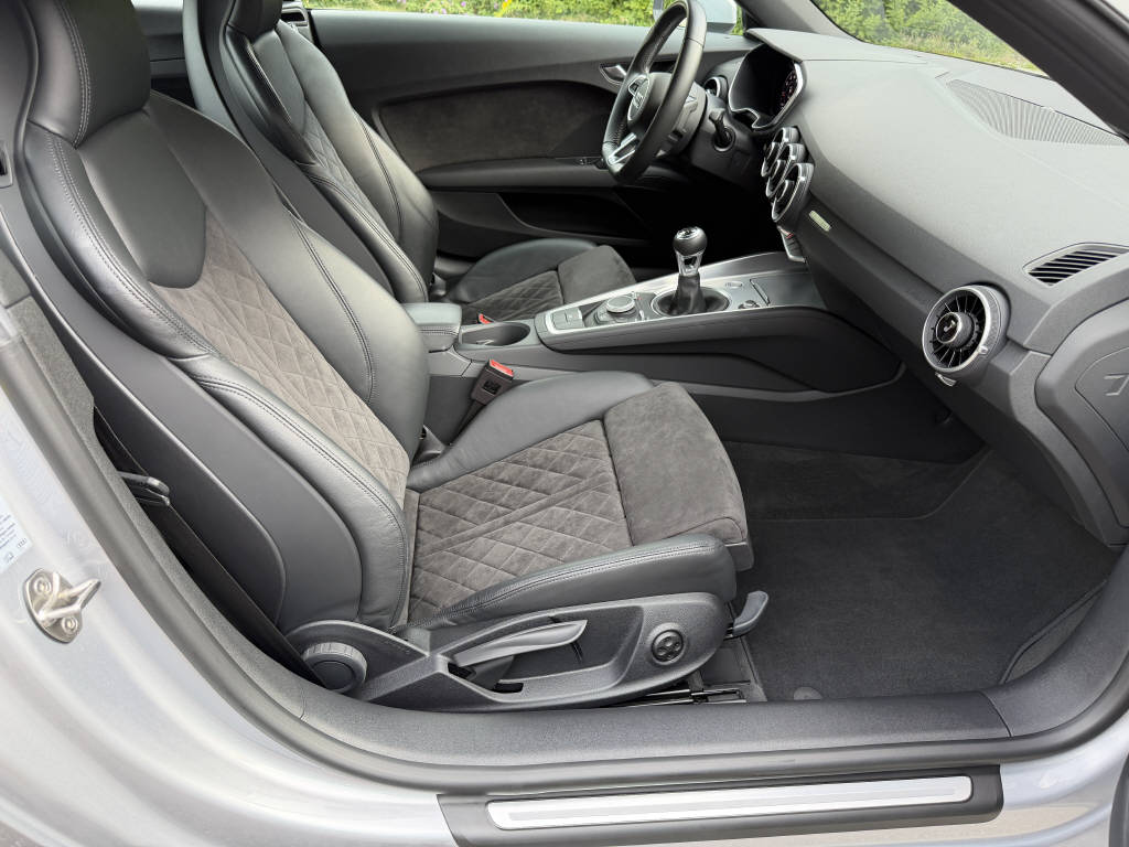 AUDI TT Coupé 1.8 TFSI-image-13