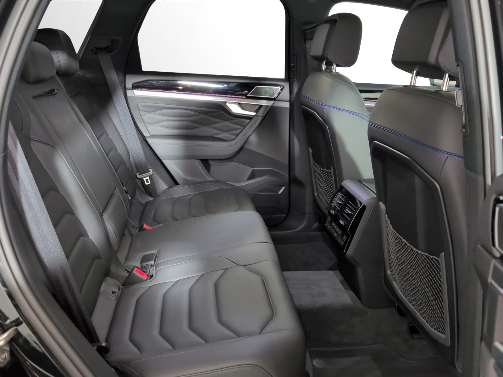VW Touareg 3.0 TSI eHybrid United Tiptronic-image-8